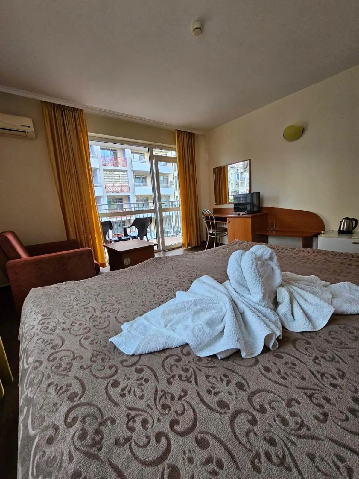 Bed in Family Hotel Romantik