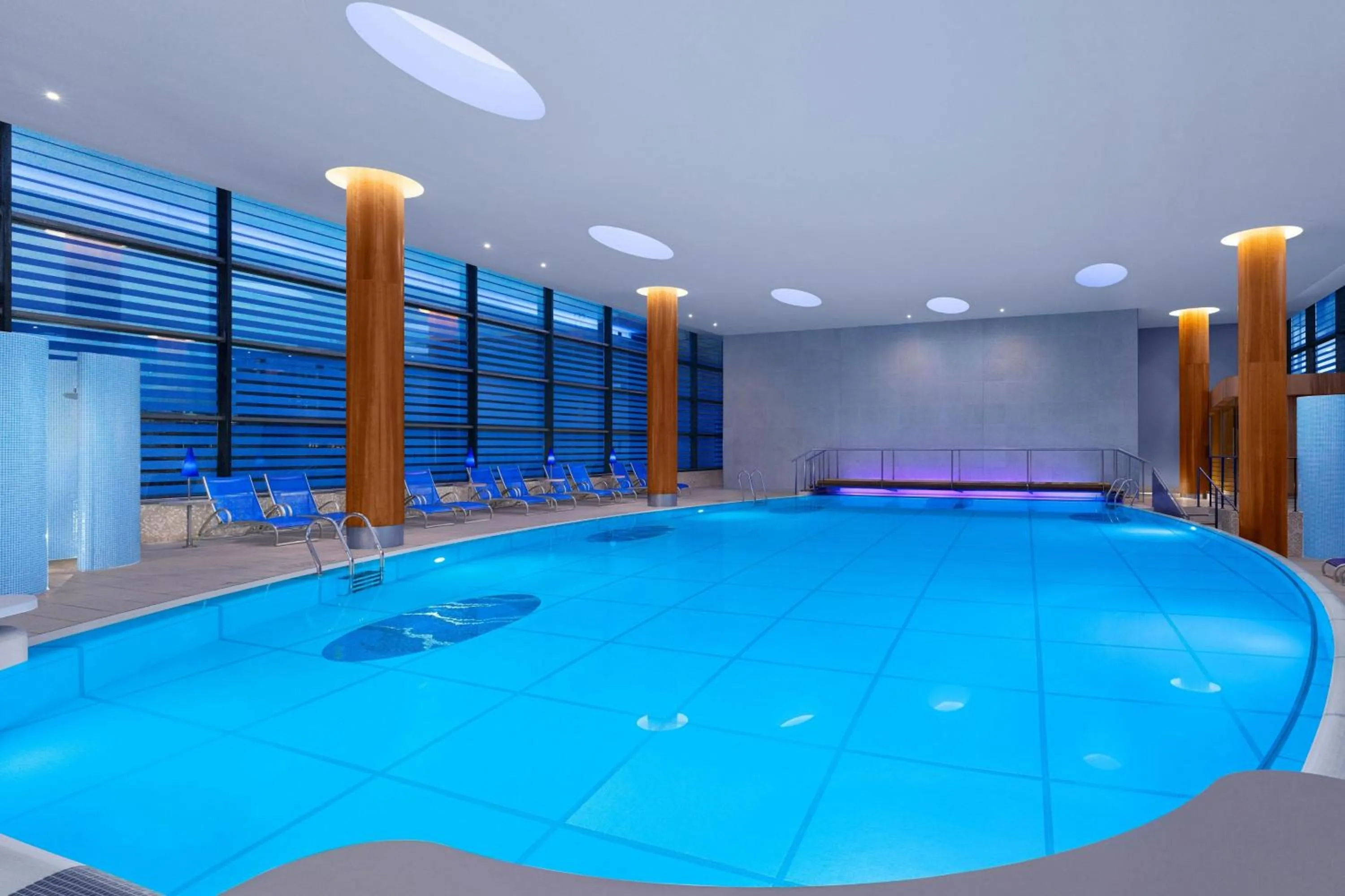 Swimming pool in Sheraton Grand Hotel & Spa