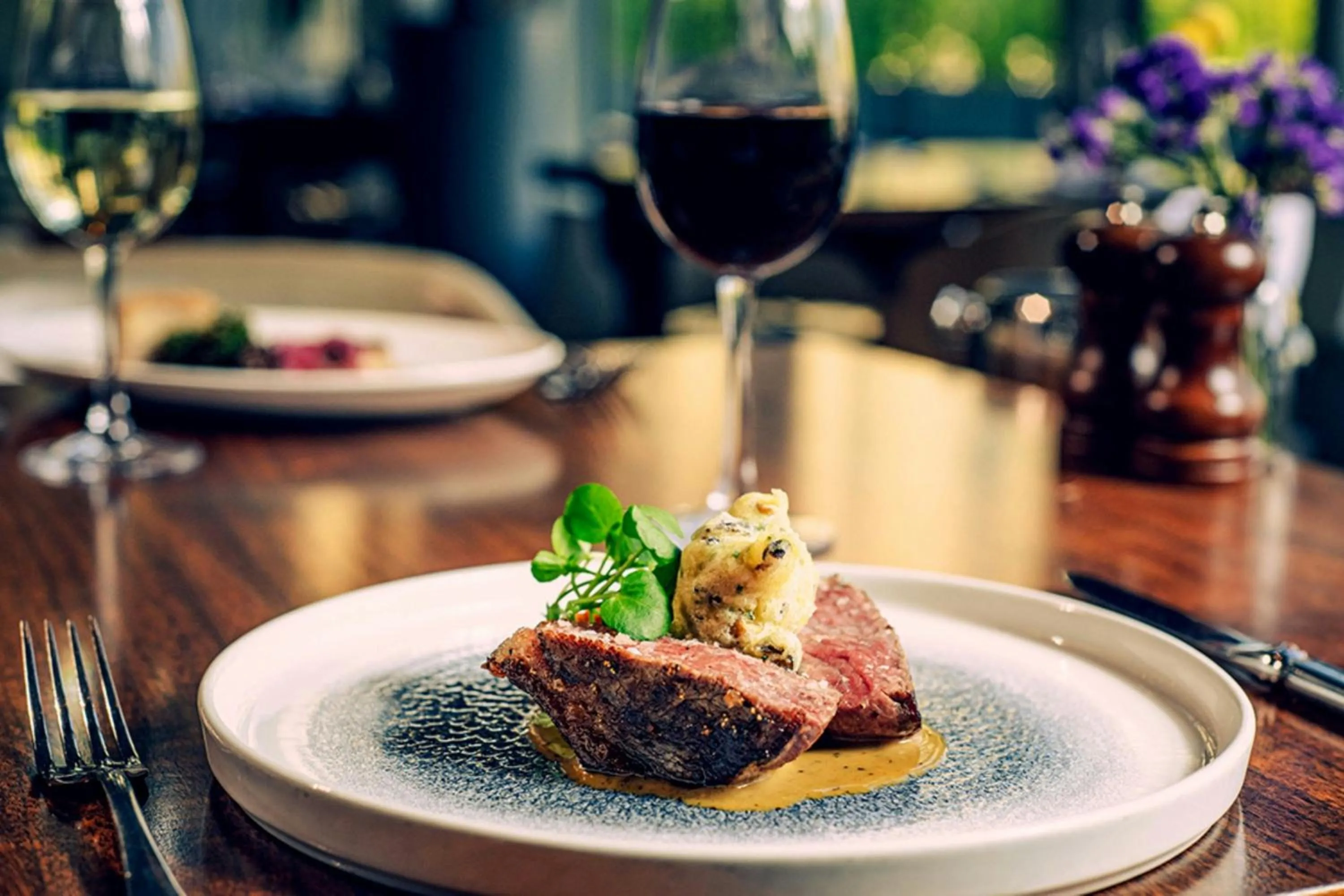 Restaurant/places to eat in Sheraton Grand Hotel & Spa