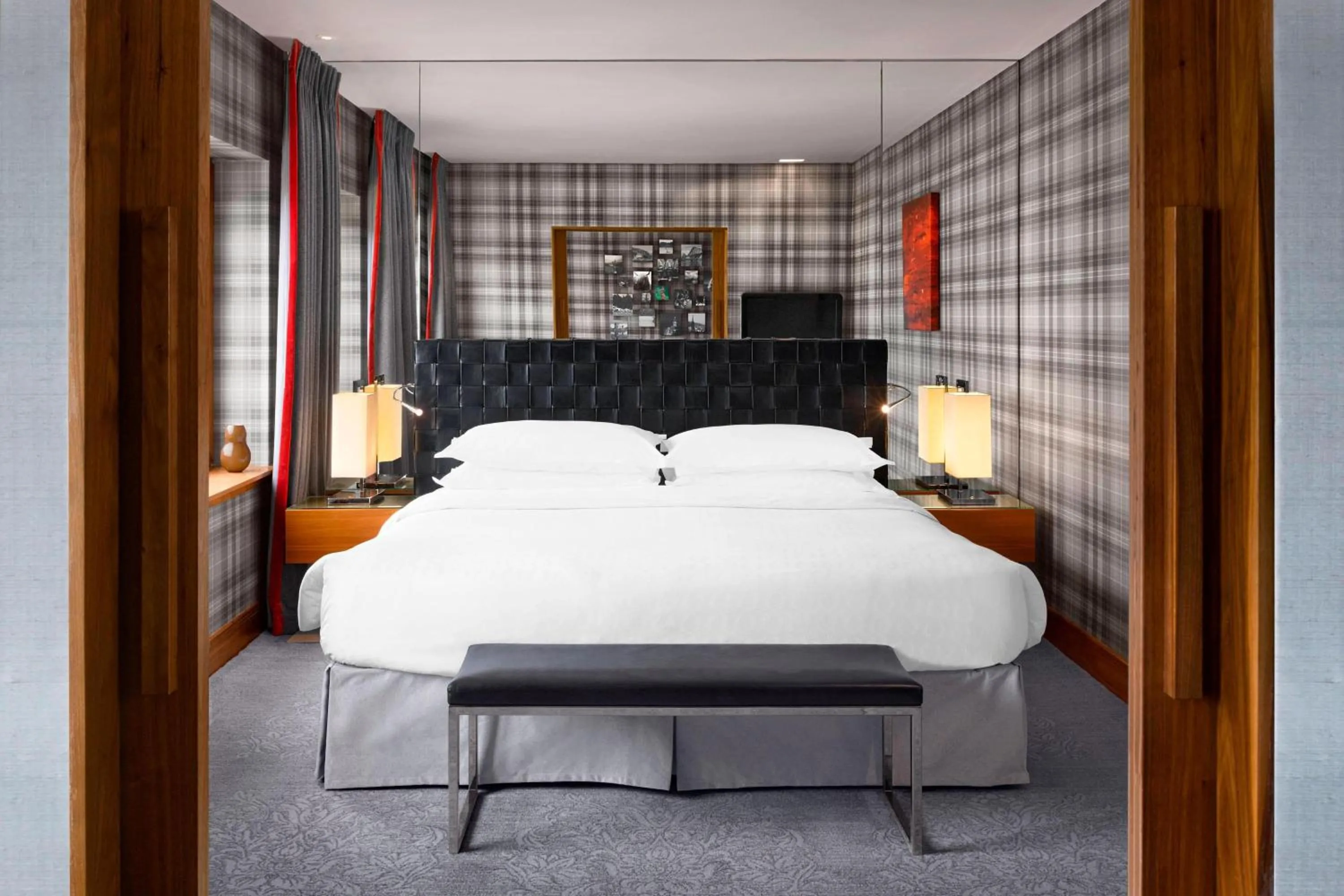 Bedroom, Bed in Sheraton Grand Hotel & Spa