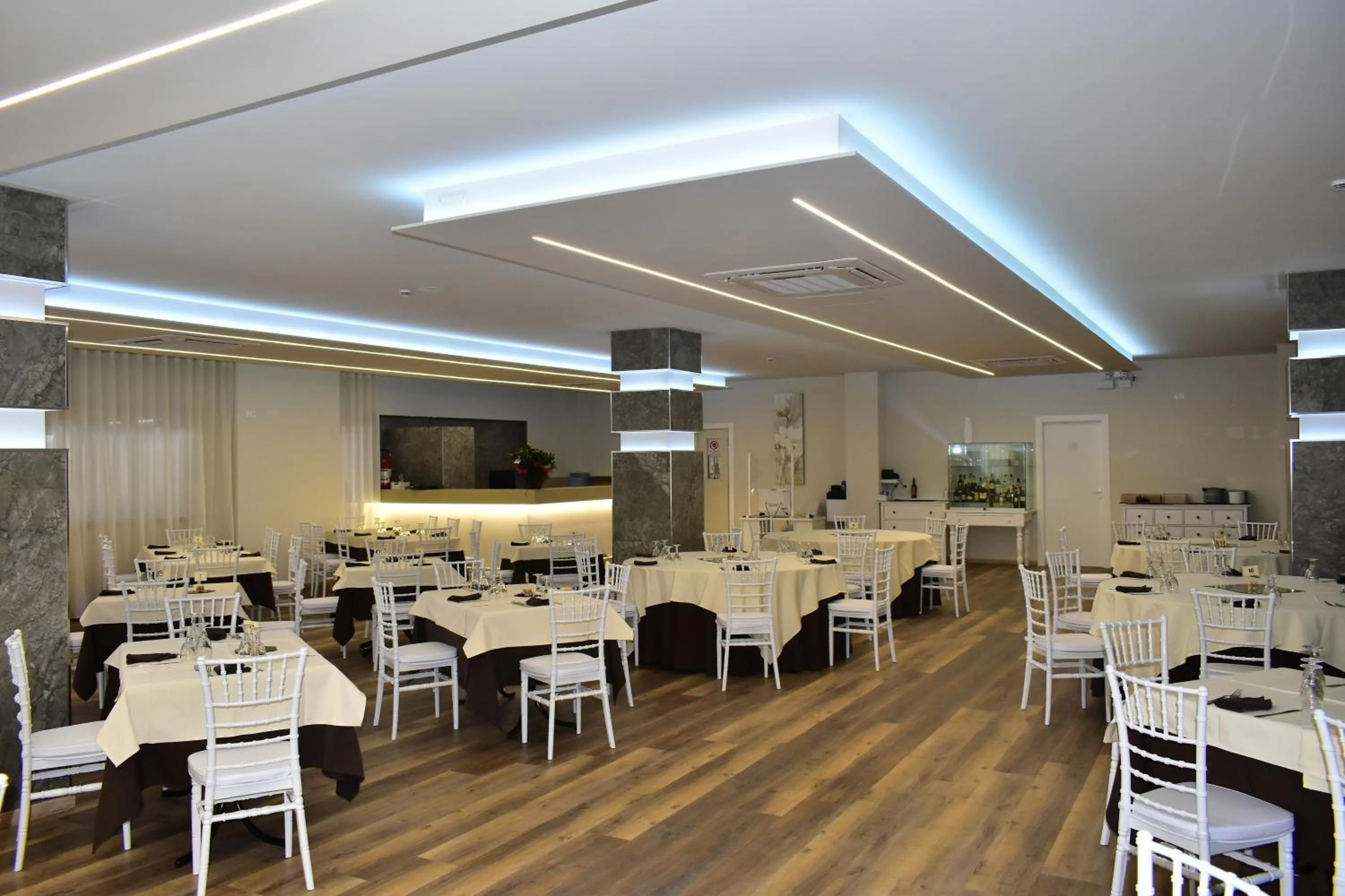 Restaurant/places to eat in Hotel Garden