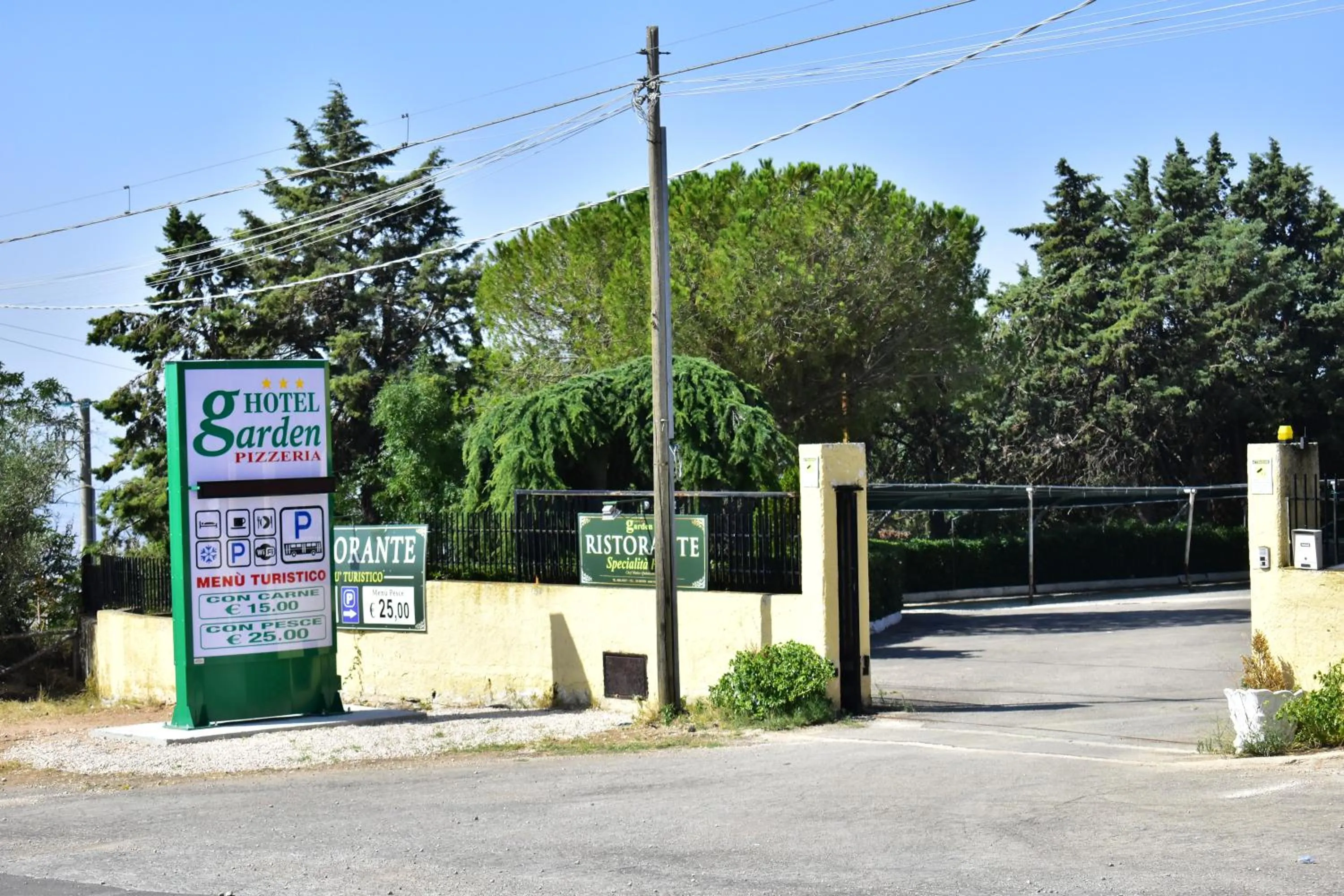 Entertainment in Hotel Garden