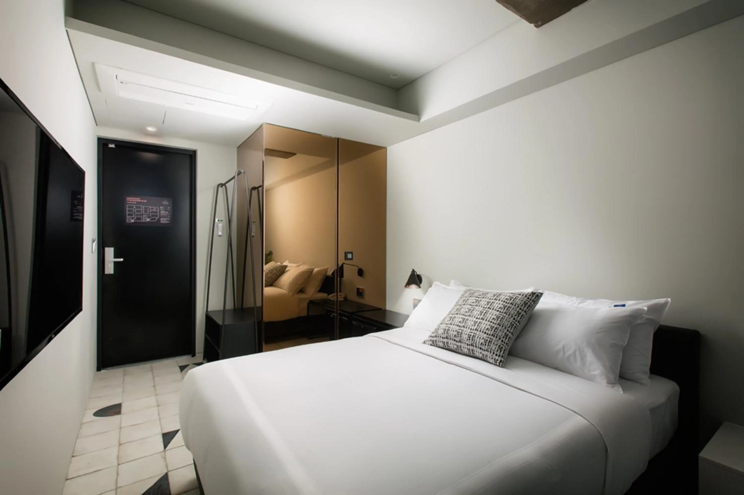 Bed in BROWN DOT Hotel Dadaepo Beach ㅡ 구 Oia Hotel