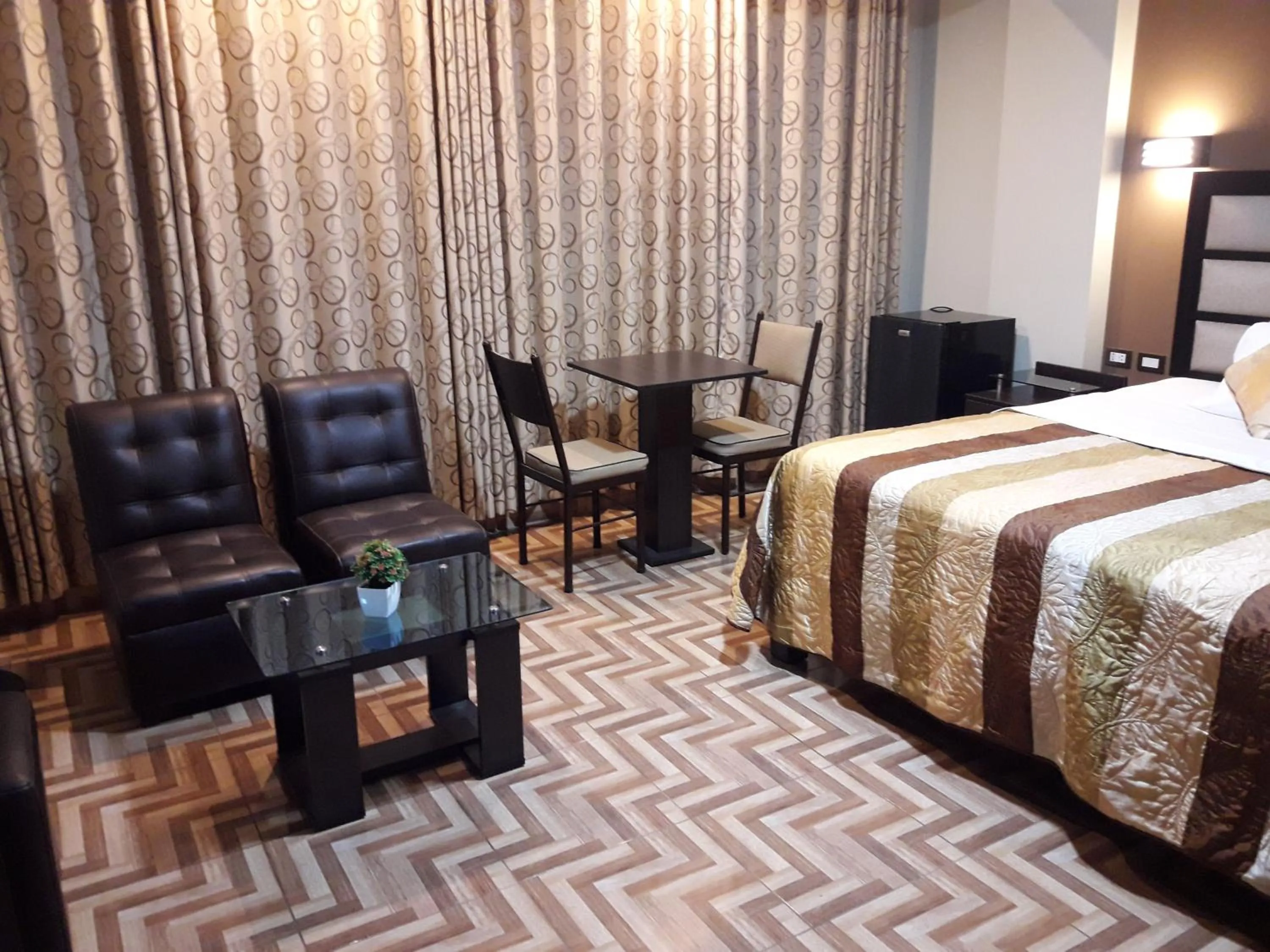 Bed in Gavina Inn Hotel