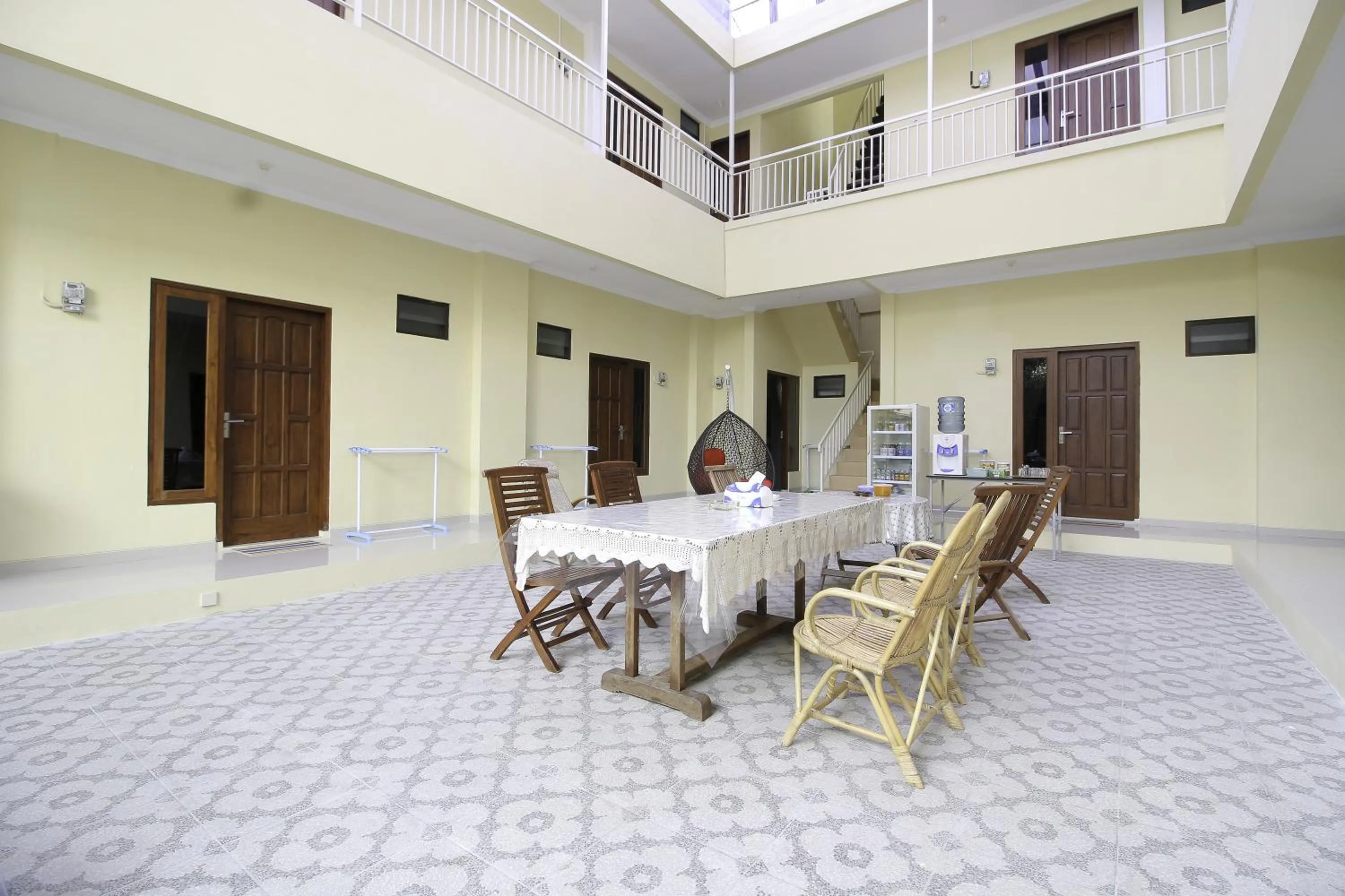 Area and facilities in RedDoorz Plus near STIE YKPN