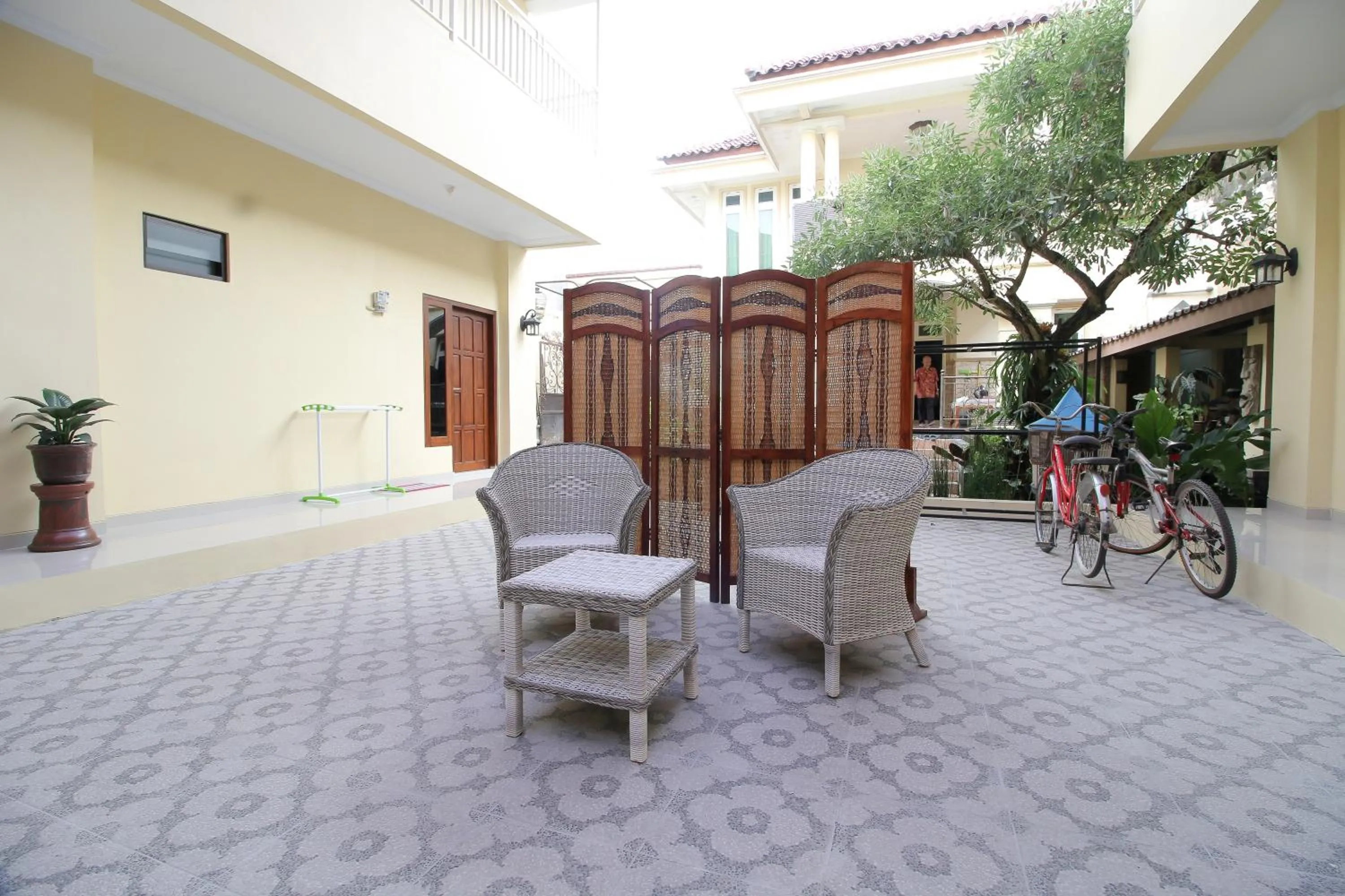 Area and facilities in RedDoorz Plus near STIE YKPN