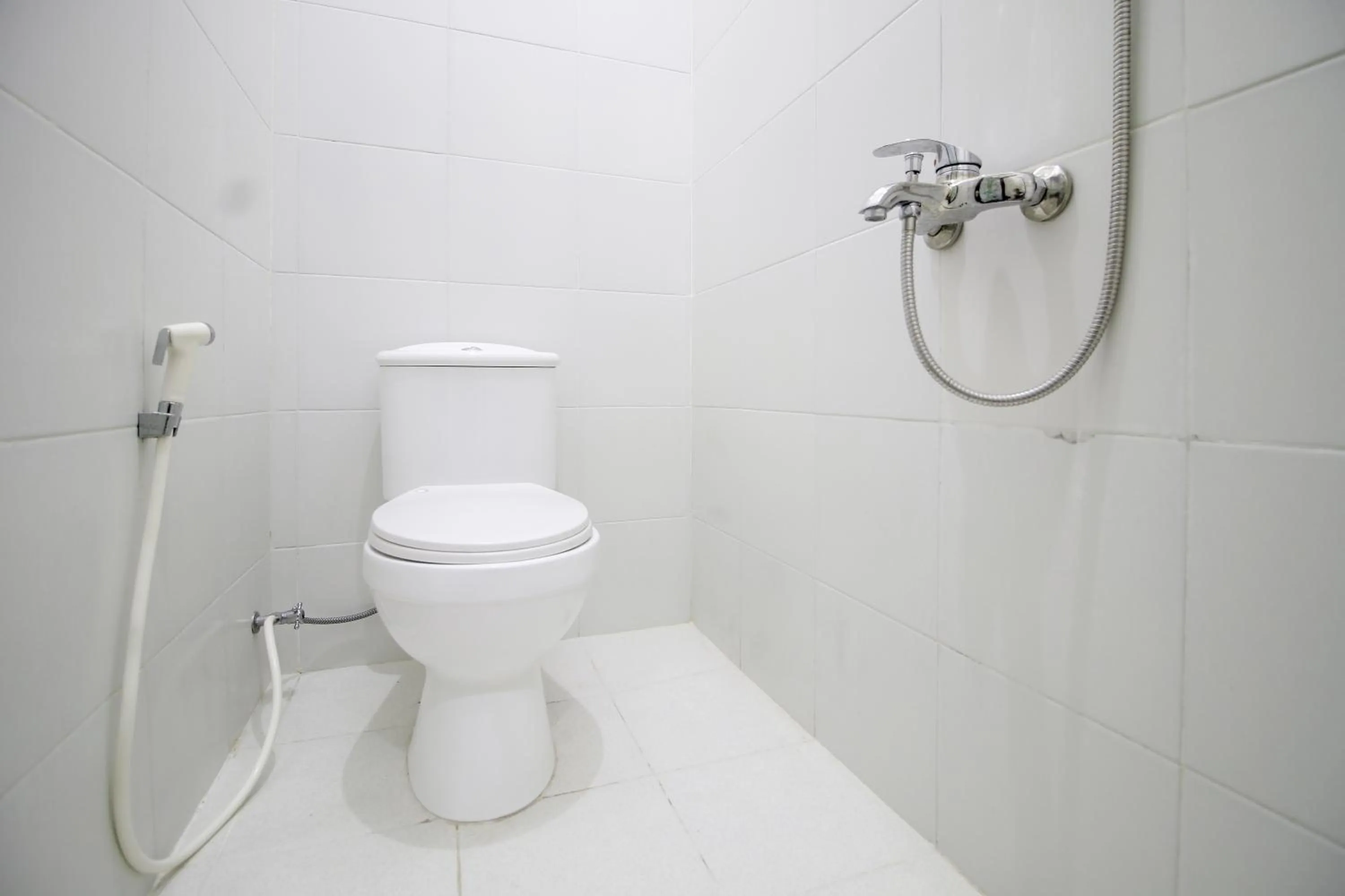 Bathroom in RedDoorz Plus near STIE YKPN