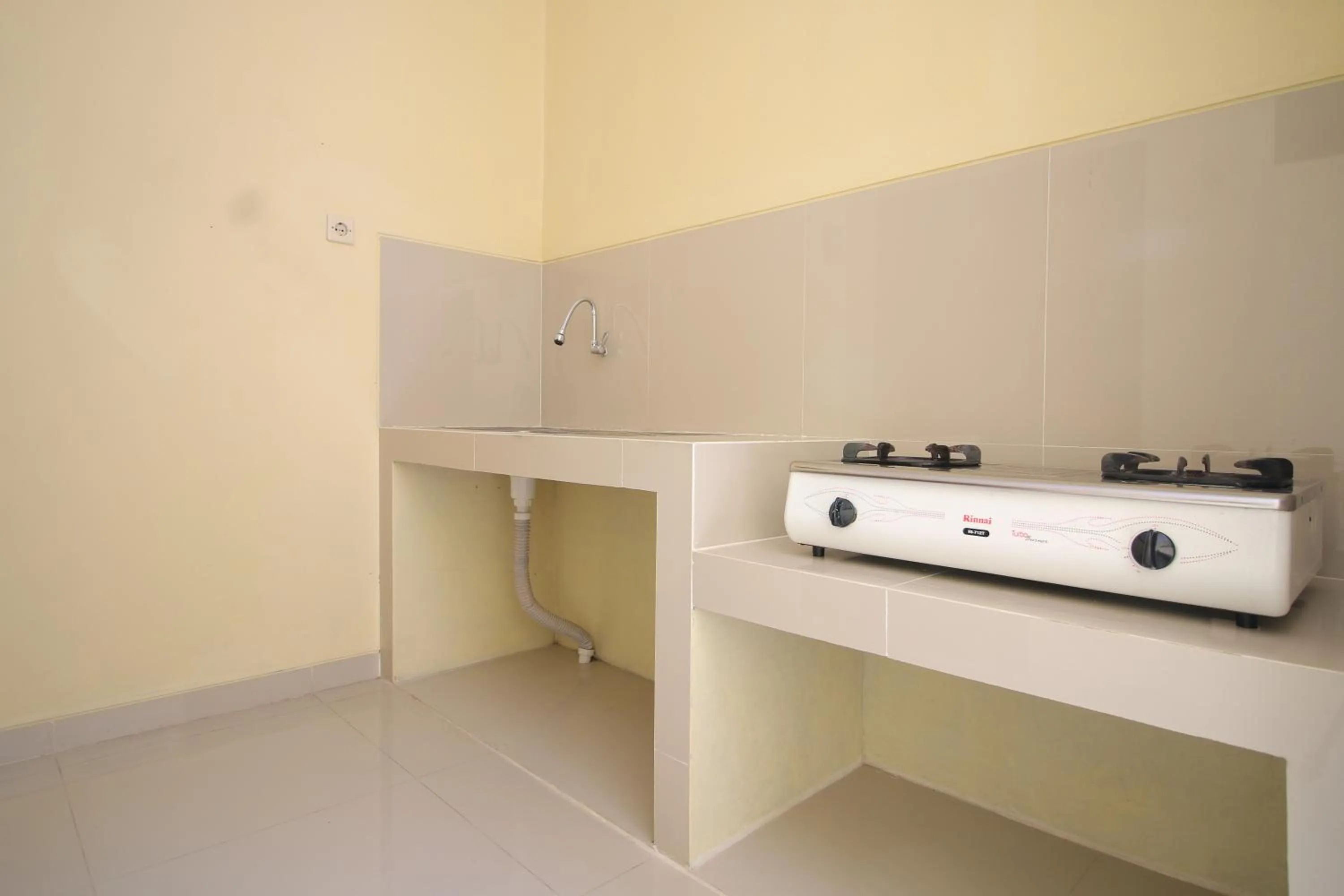 Area and facilities in RedDoorz Plus near STIE YKPN