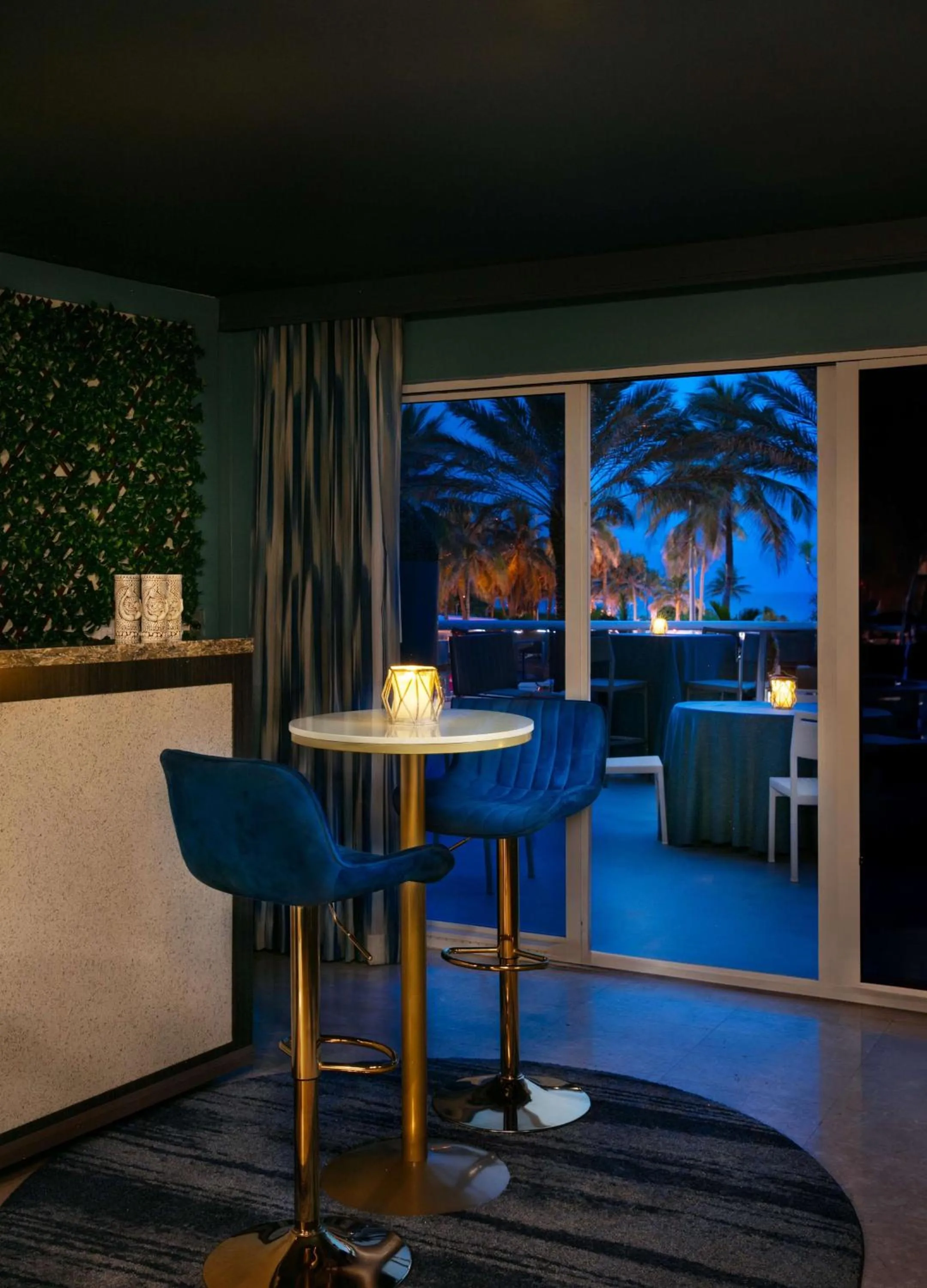 Lounge or bar in Sonesta Fort Lauderdale Beach