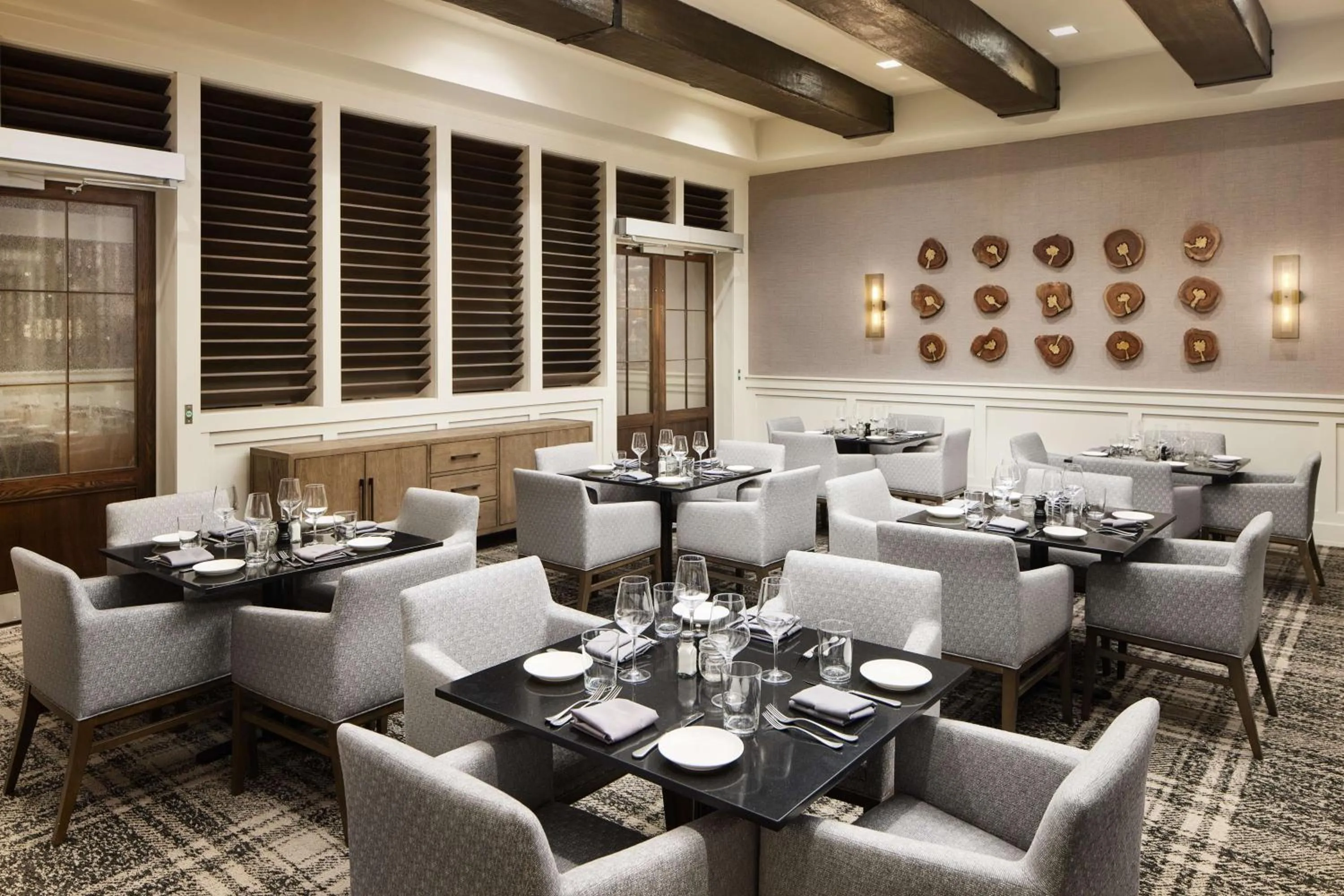 Restaurant/places to eat in Embassy Suites Huntsville