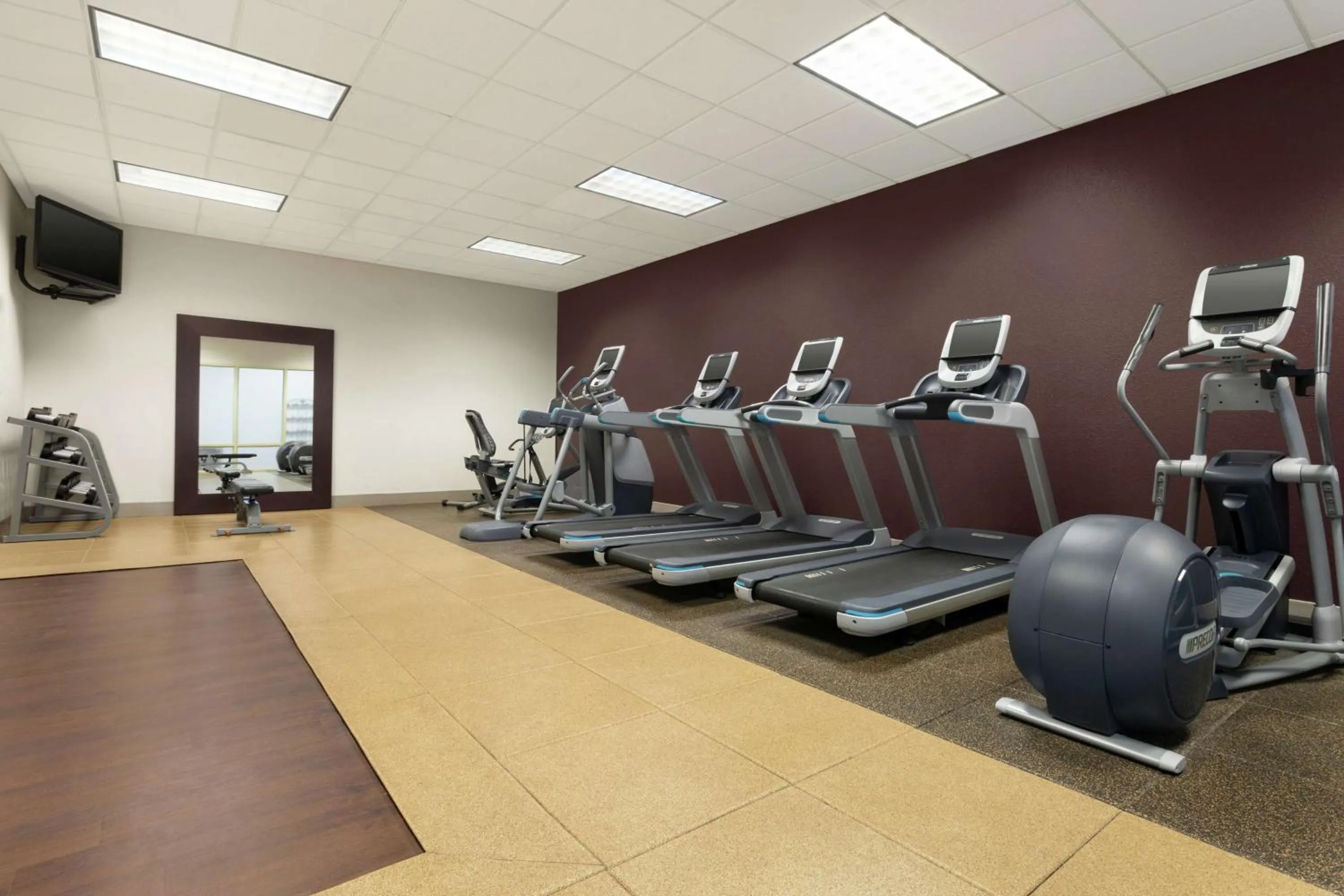 Fitness centre/facilities in Embassy Suites Huntsville
