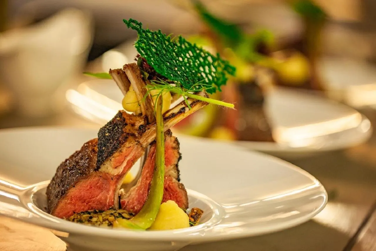 Restaurant/places to eat in Aktivhotel Pehab