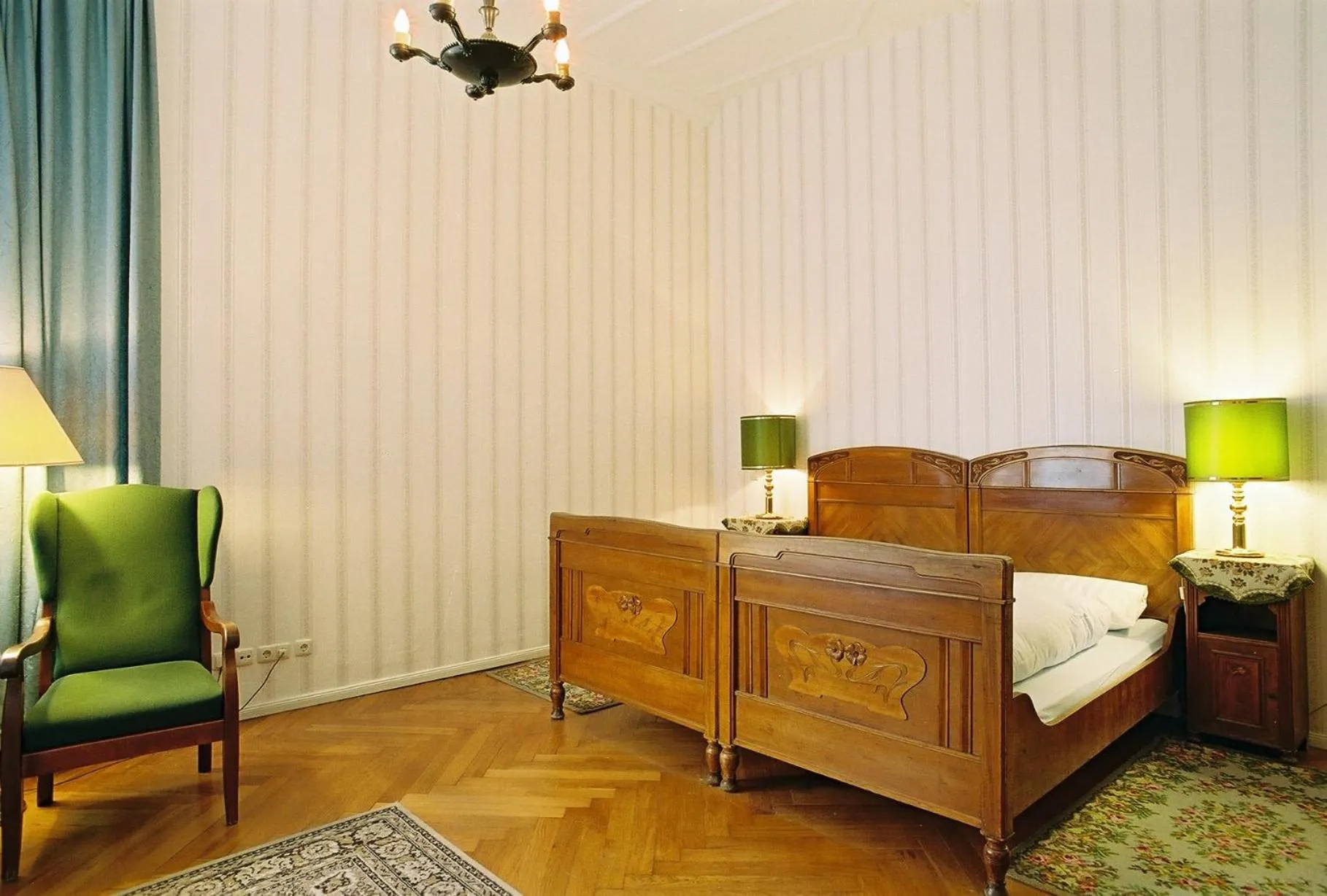 Photo of the whole room, Bed in Hotel-Pension Funk am Kurfürstendamm