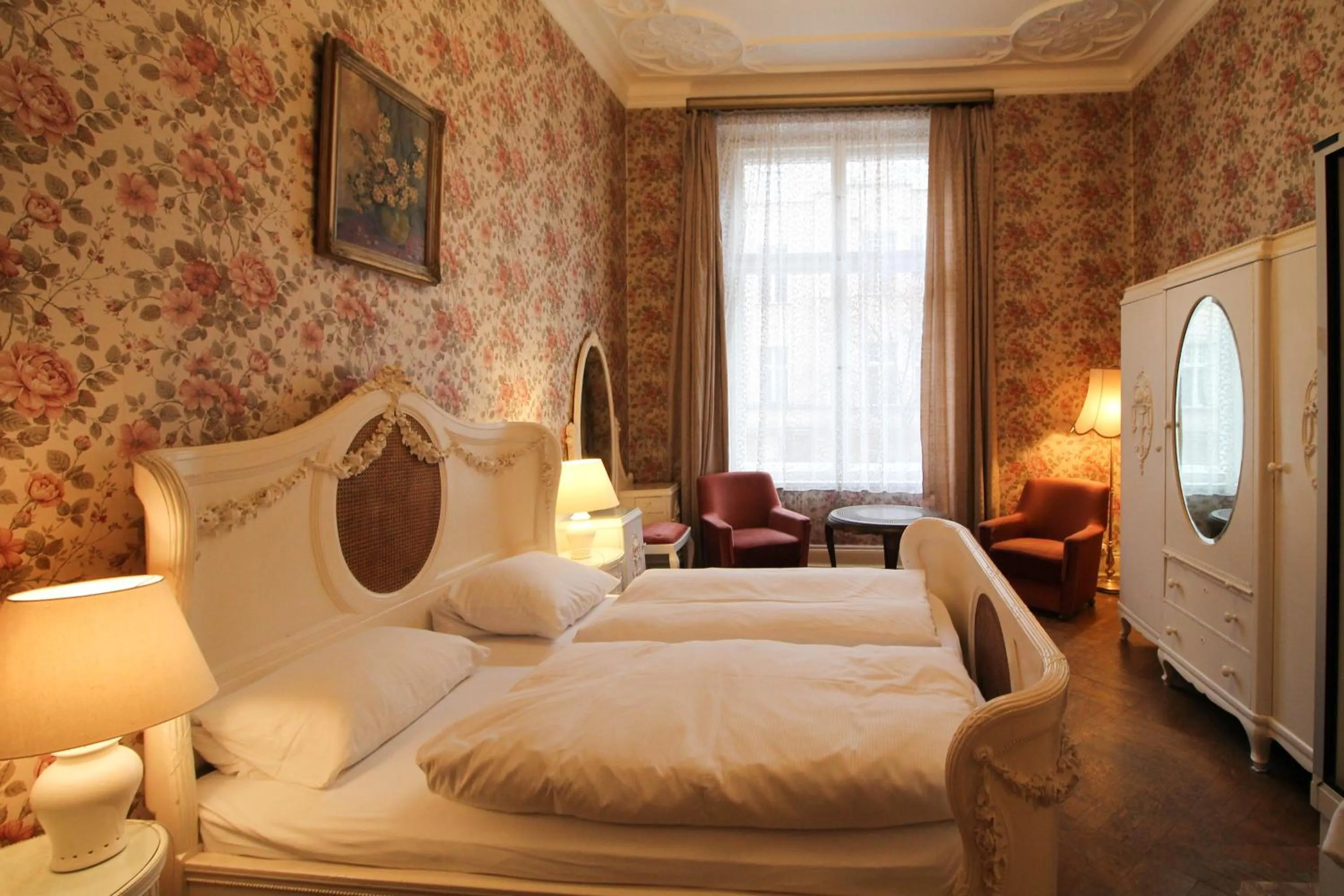 Decorative detail, Bed in Hotel-Pension Funk am Kurfürstendamm