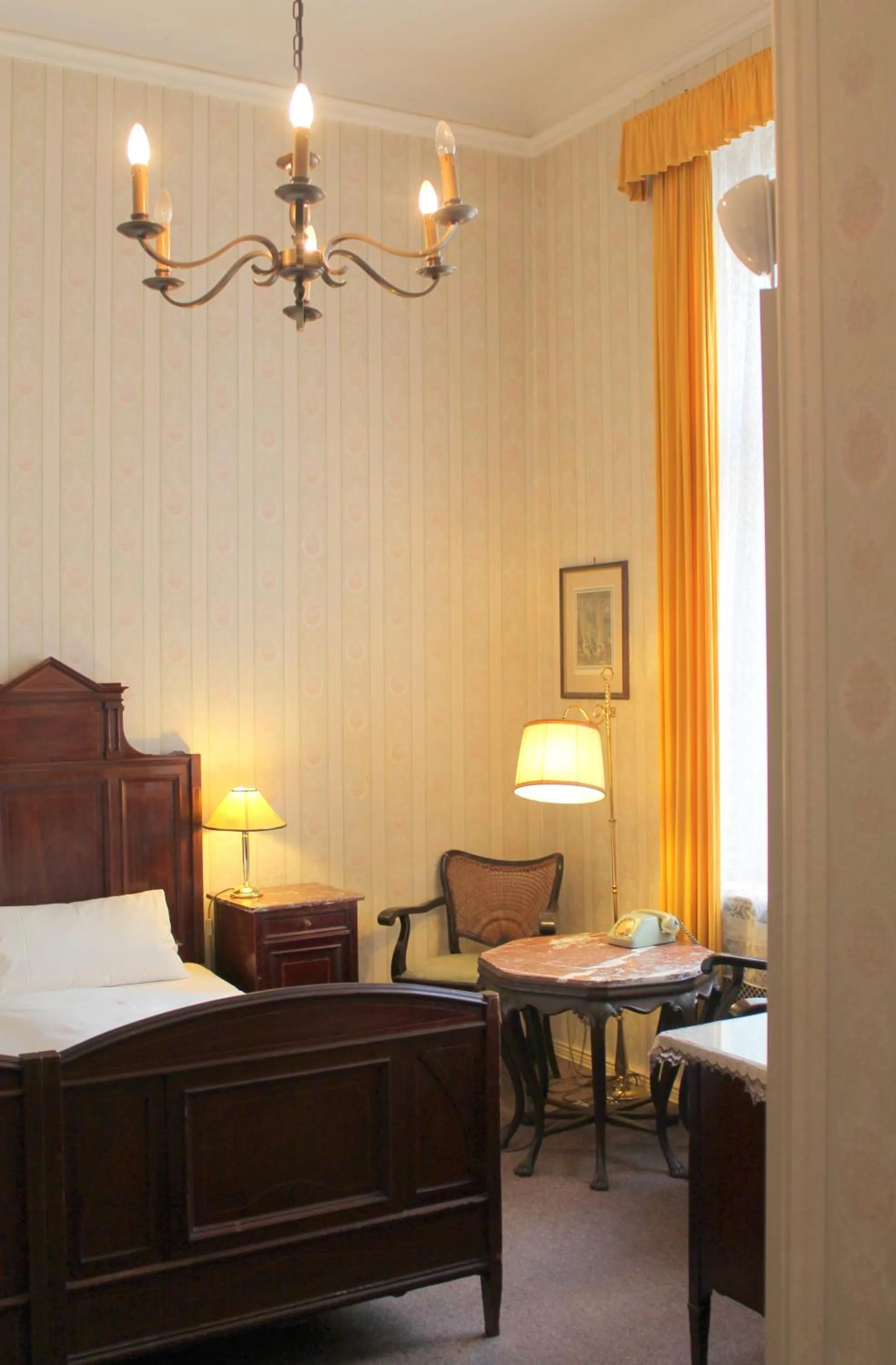 Bed in Hotel-Pension Funk am Kurfürstendamm