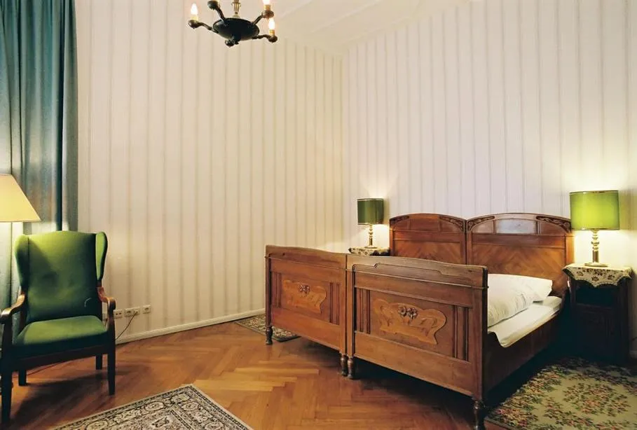 Bed in Hotel-Pension Funk am Kurfürstendamm