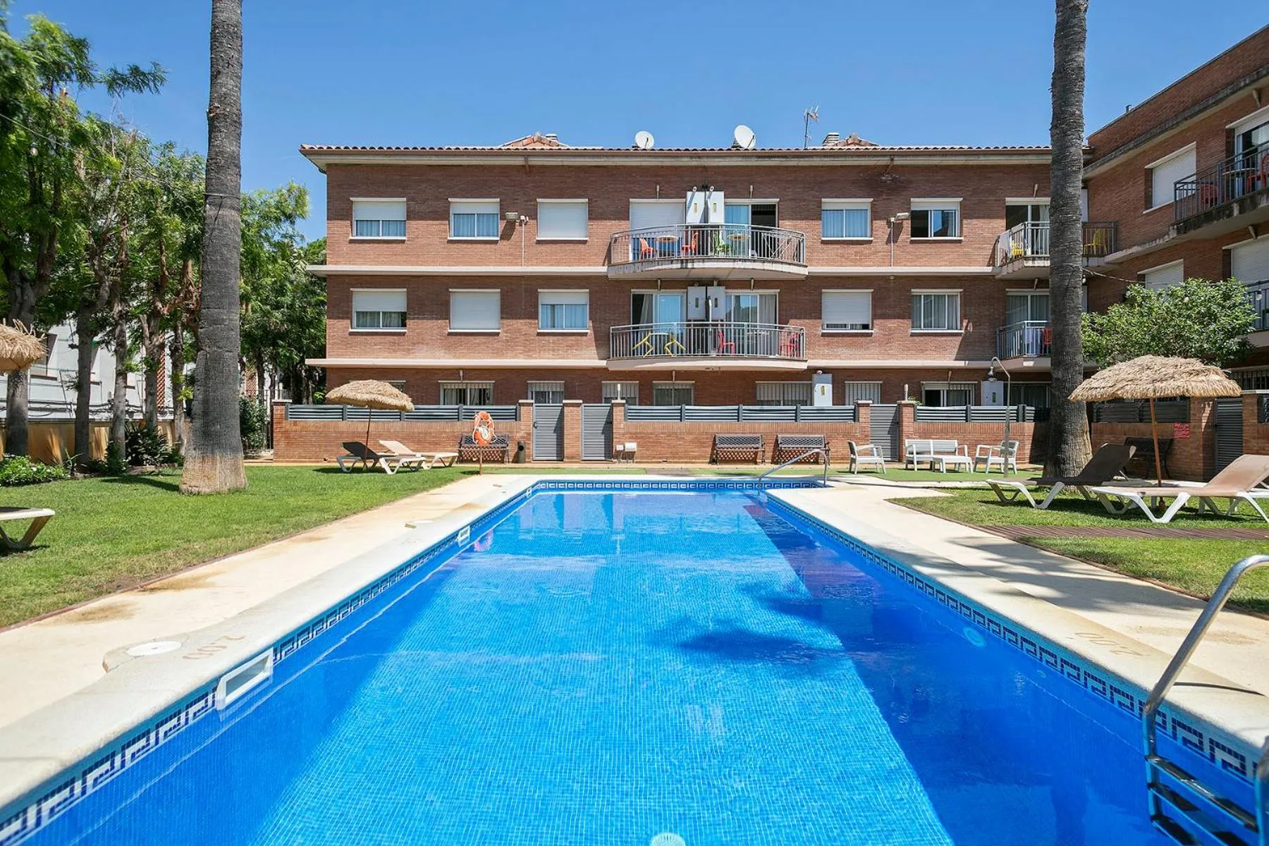 Property building in Apartamentos Velor