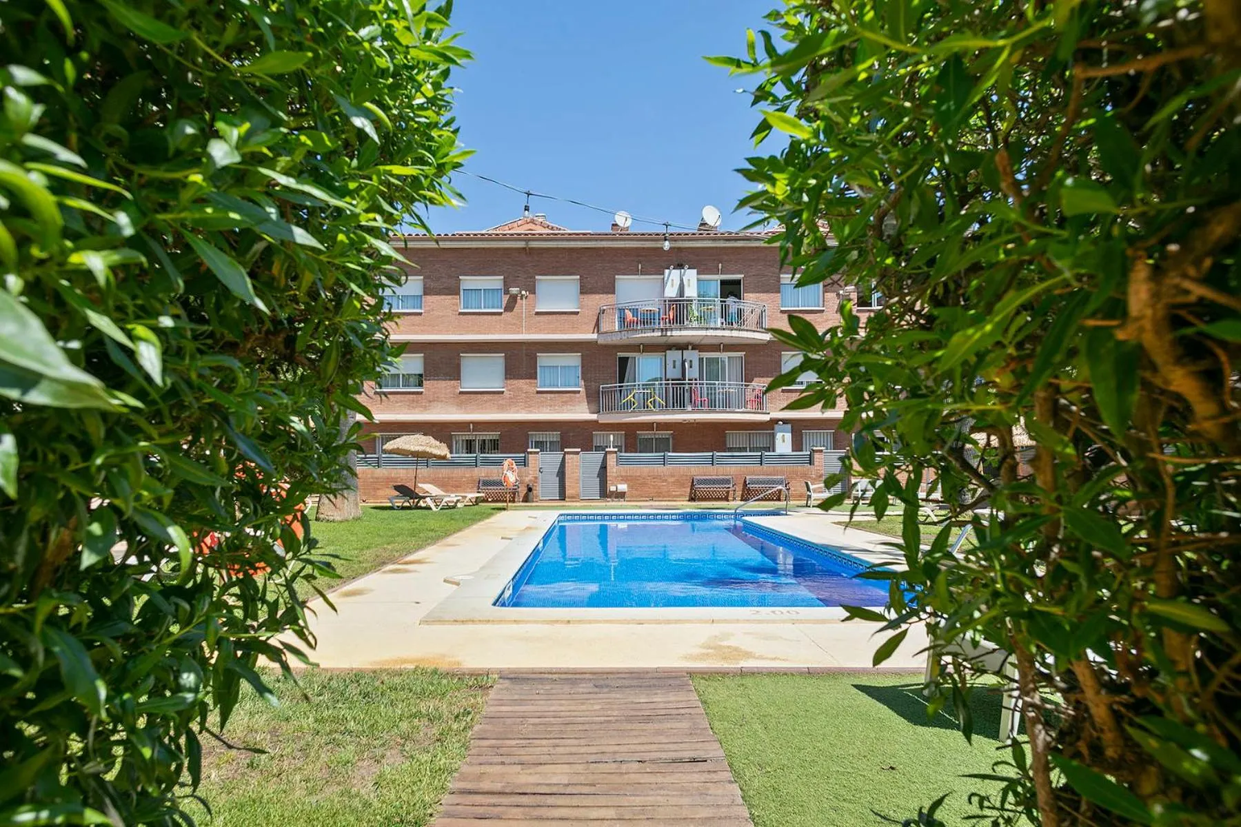 Swimming pool in Apartamentos Velor