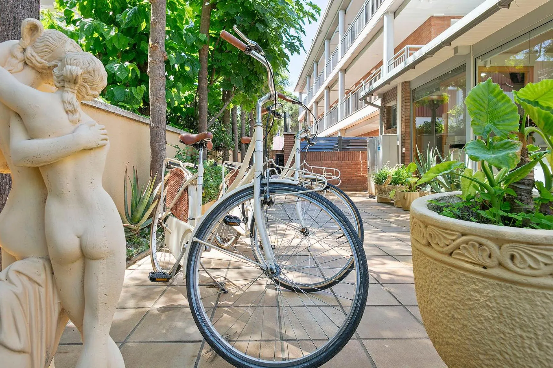 Cycling in Apartamentos Velor