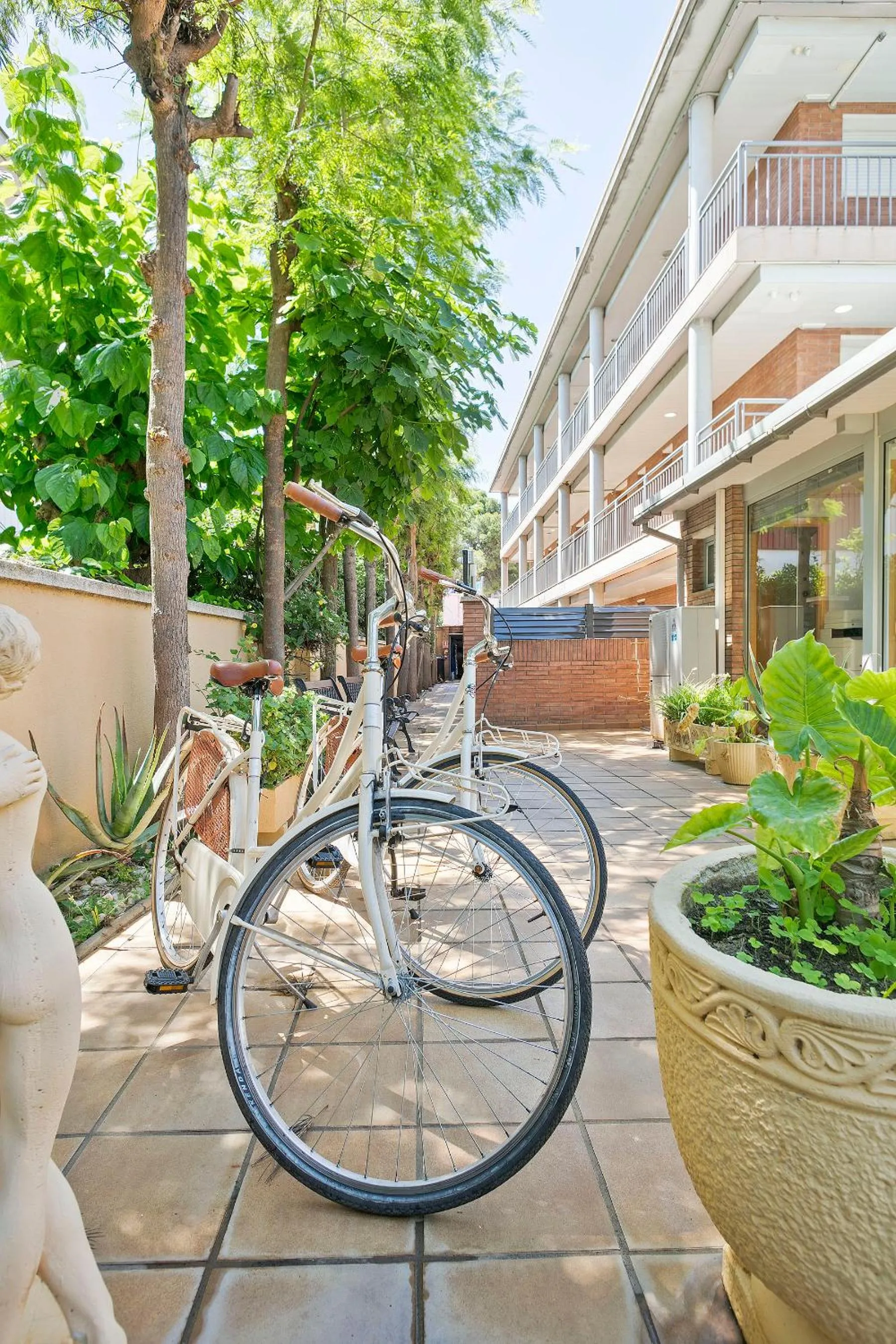 Property building in Apartamentos Velor