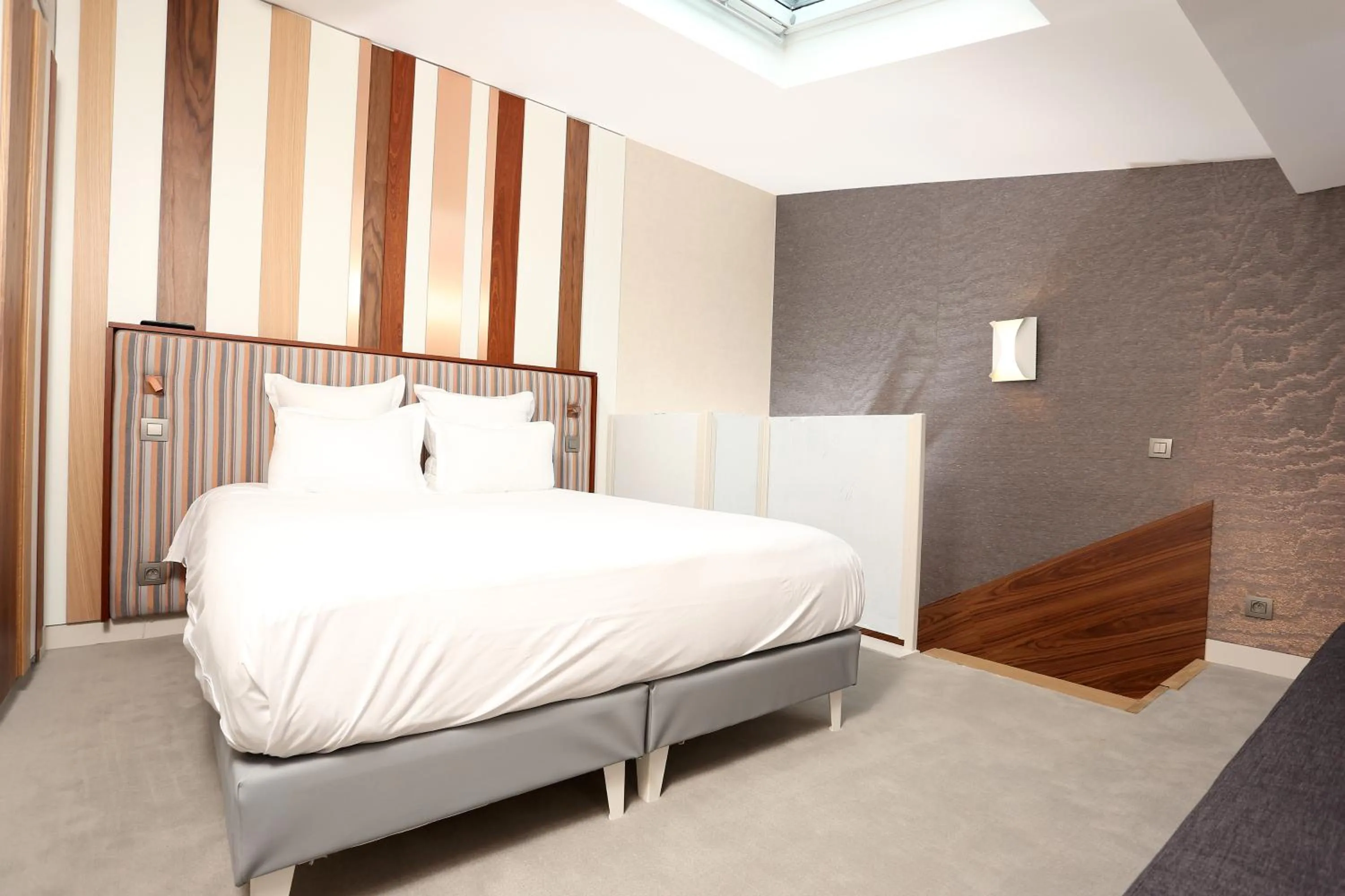 Photo of the whole room, Bed in Le Malown