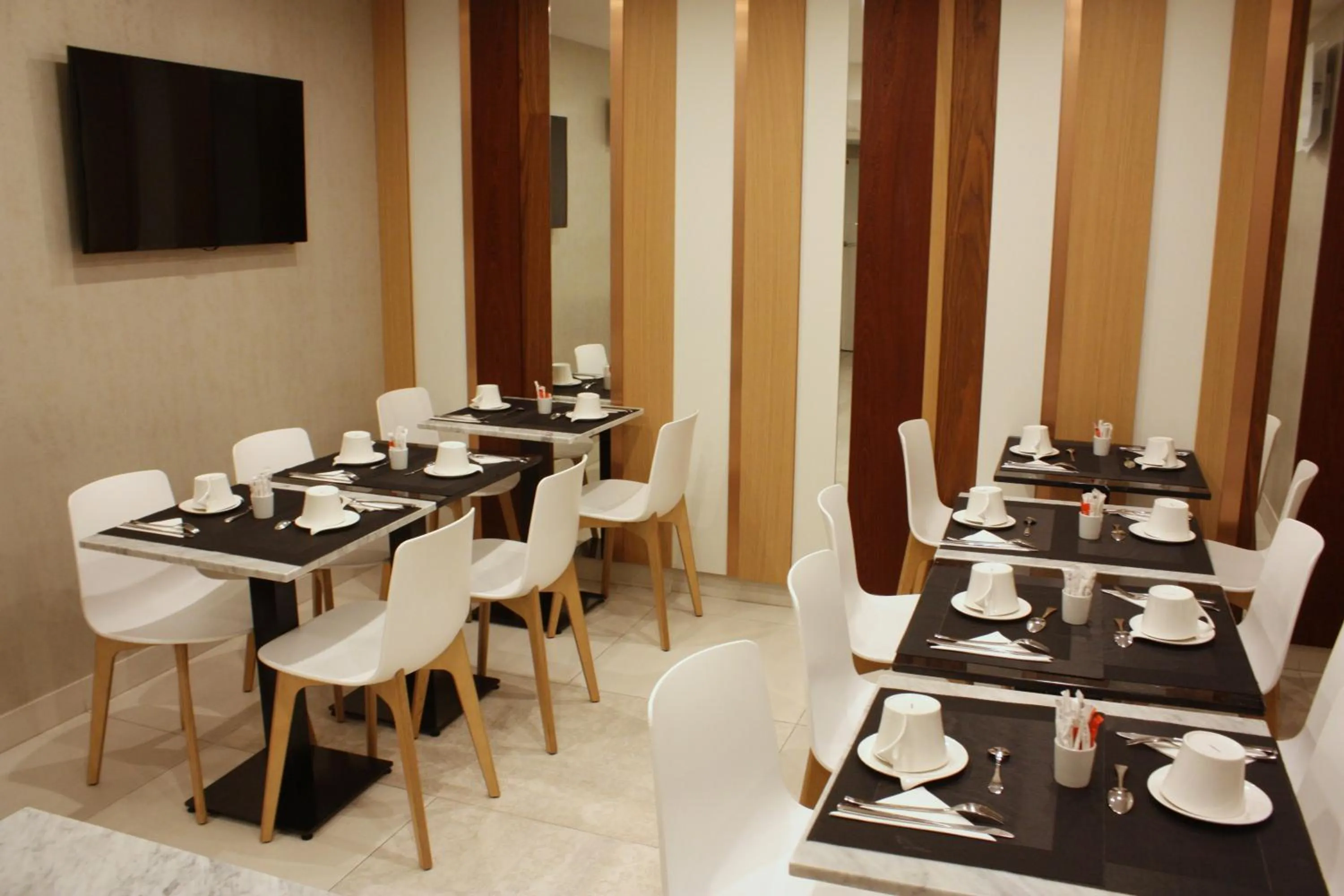 Restaurant/places to eat in Le Malown