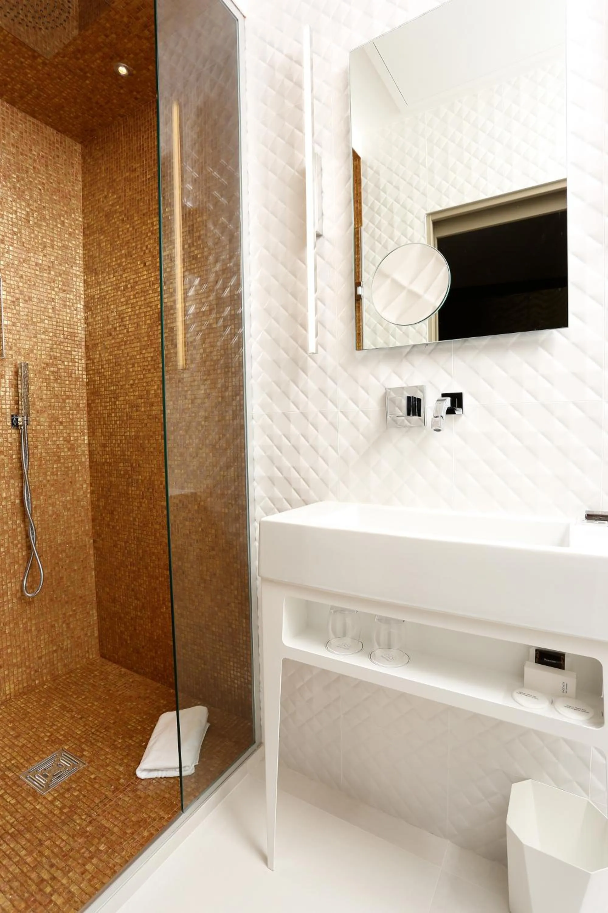 Bathroom in Le Malown