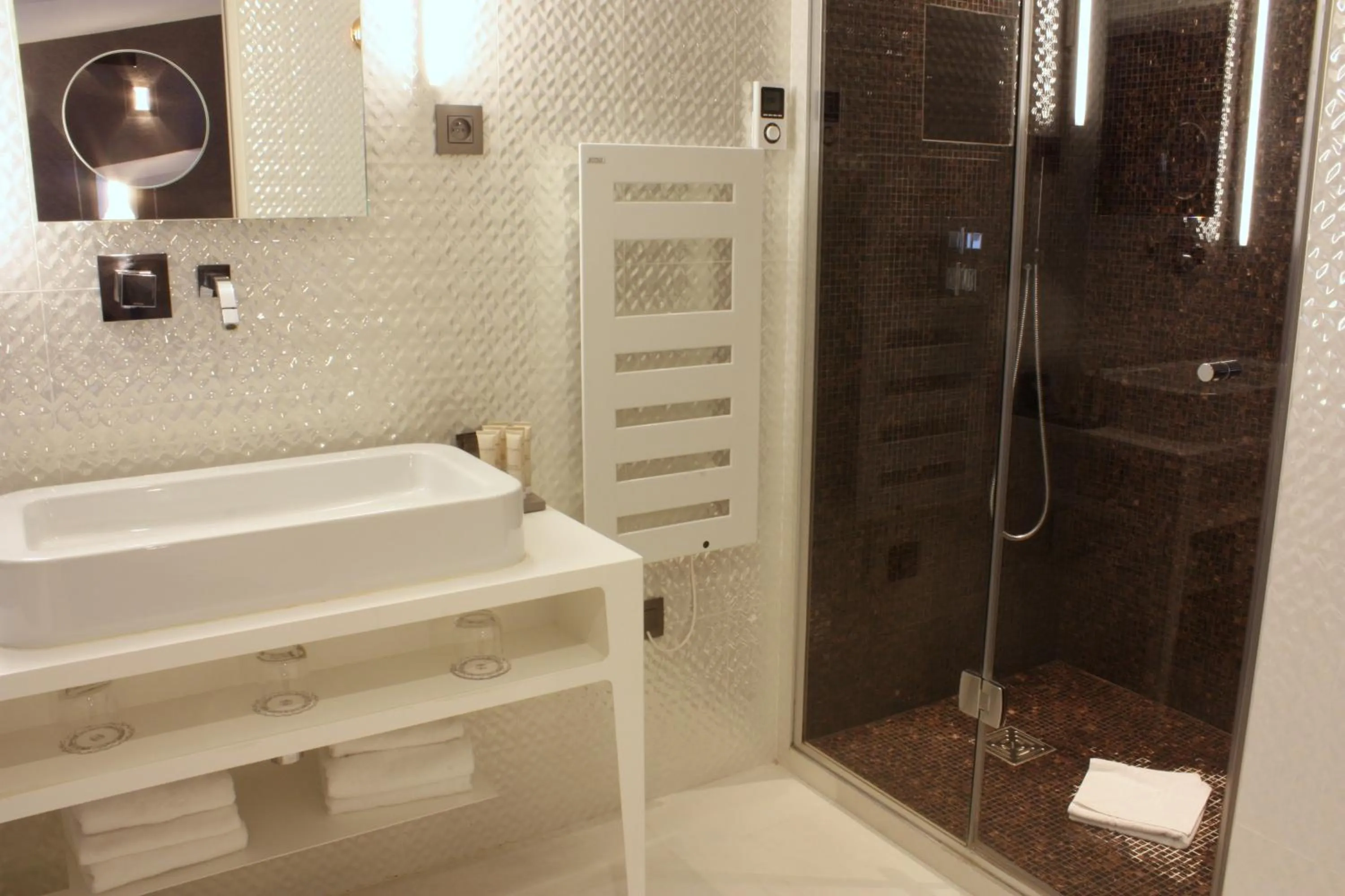 Bathroom in Le Malown