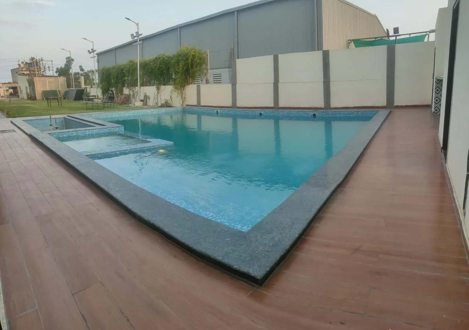 Swimming pool in Cygnett Lite