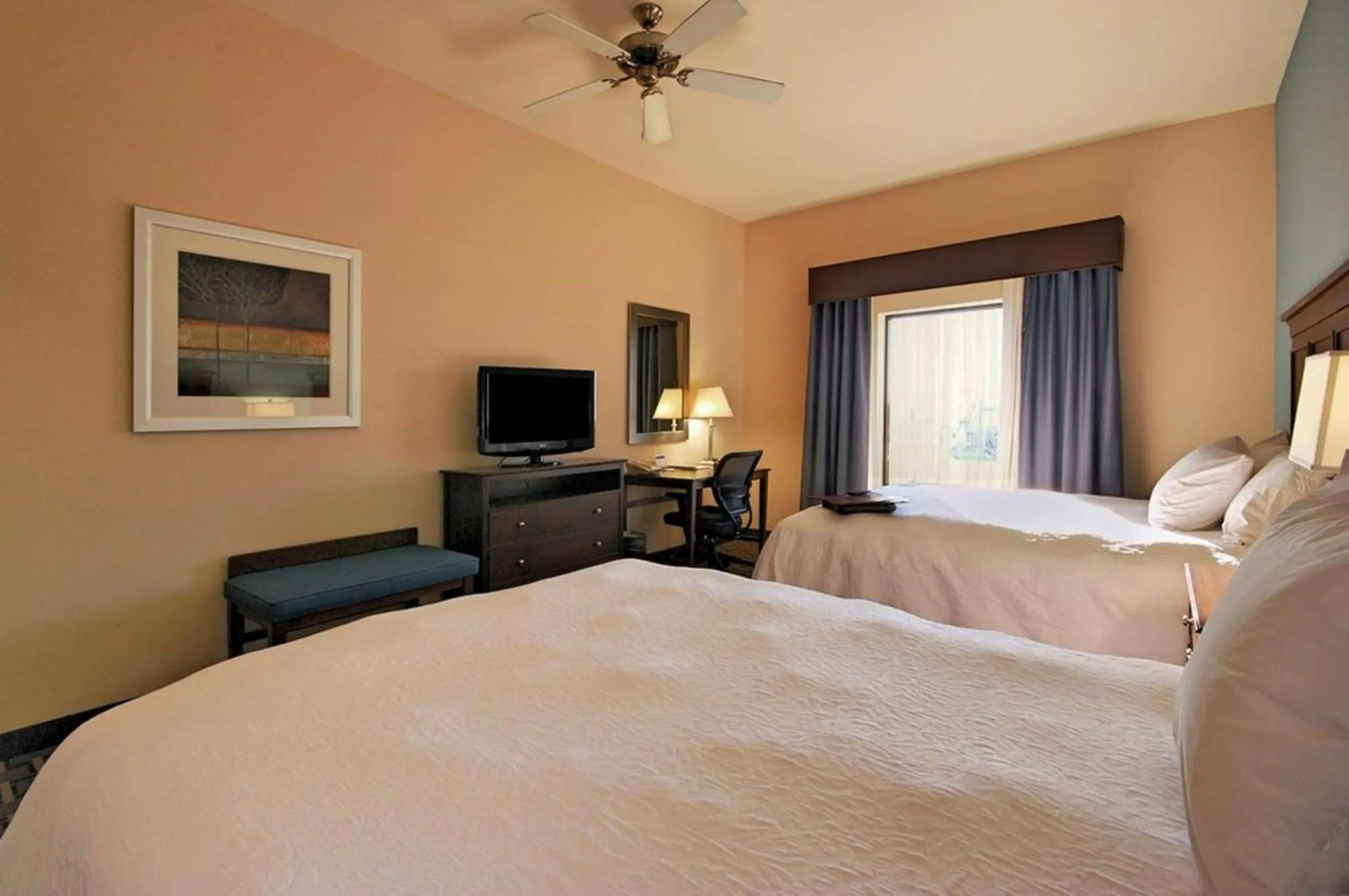 Bed in Hampton Inn and Suites New Iberia