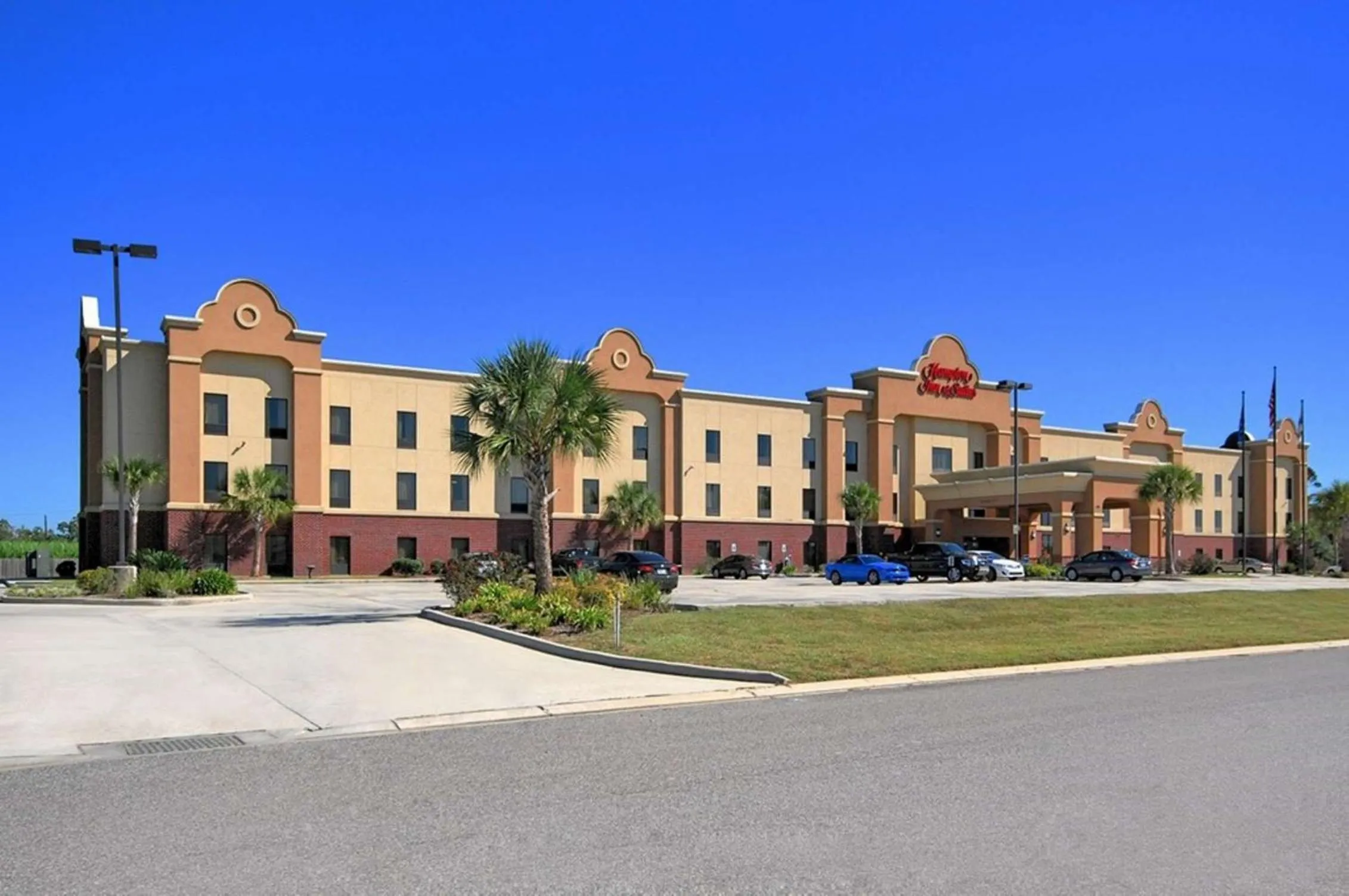Property building in Hampton Inn and Suites New Iberia
