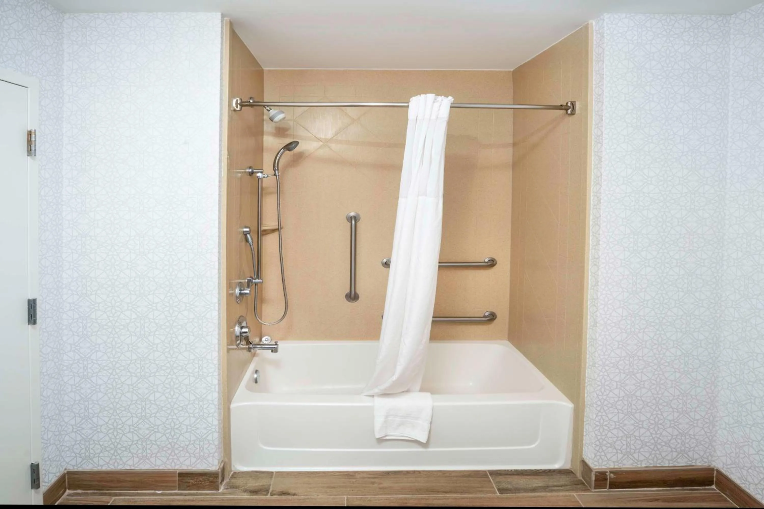 Bathroom in Hampton Inn and Suites New Iberia