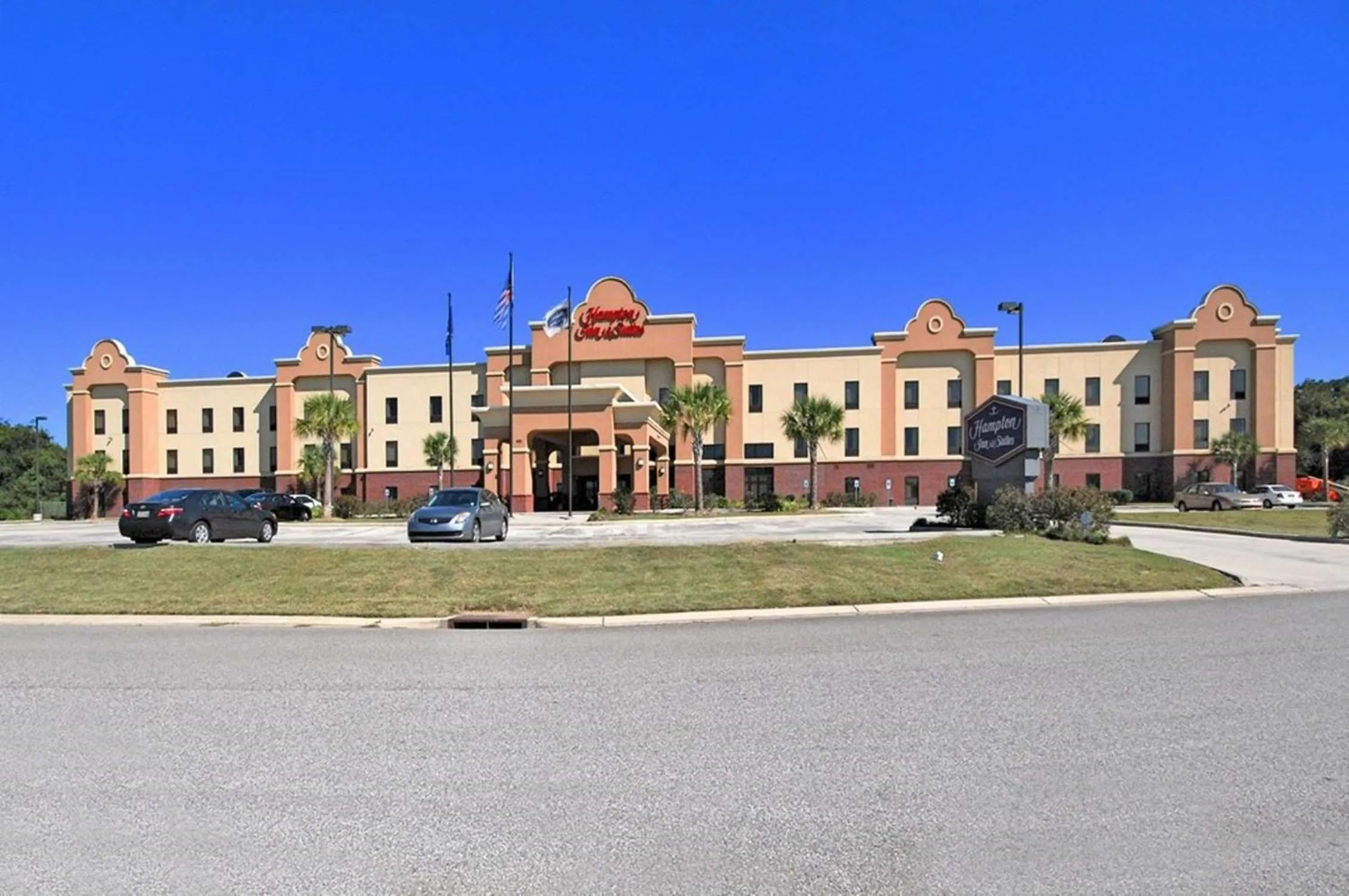 Property building in Hampton Inn and Suites New Iberia