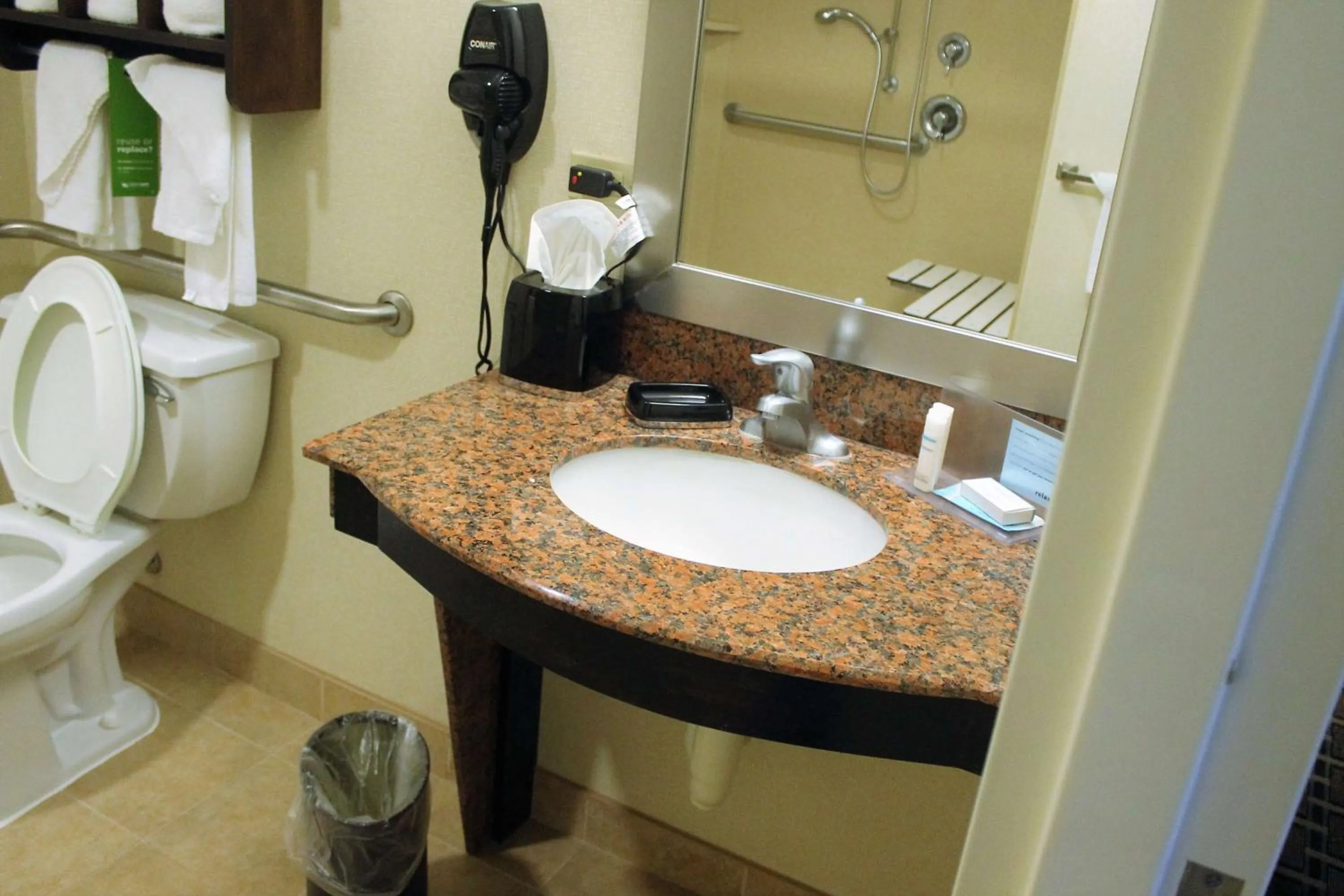Bathroom in Hampton Inn and Suites New Iberia