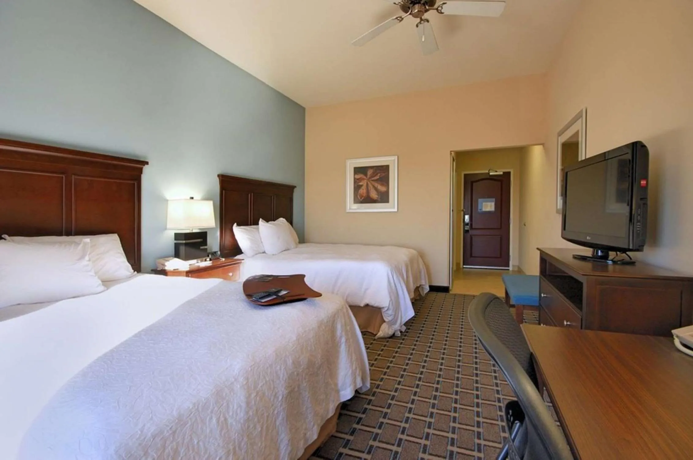 Bed in Hampton Inn and Suites New Iberia
