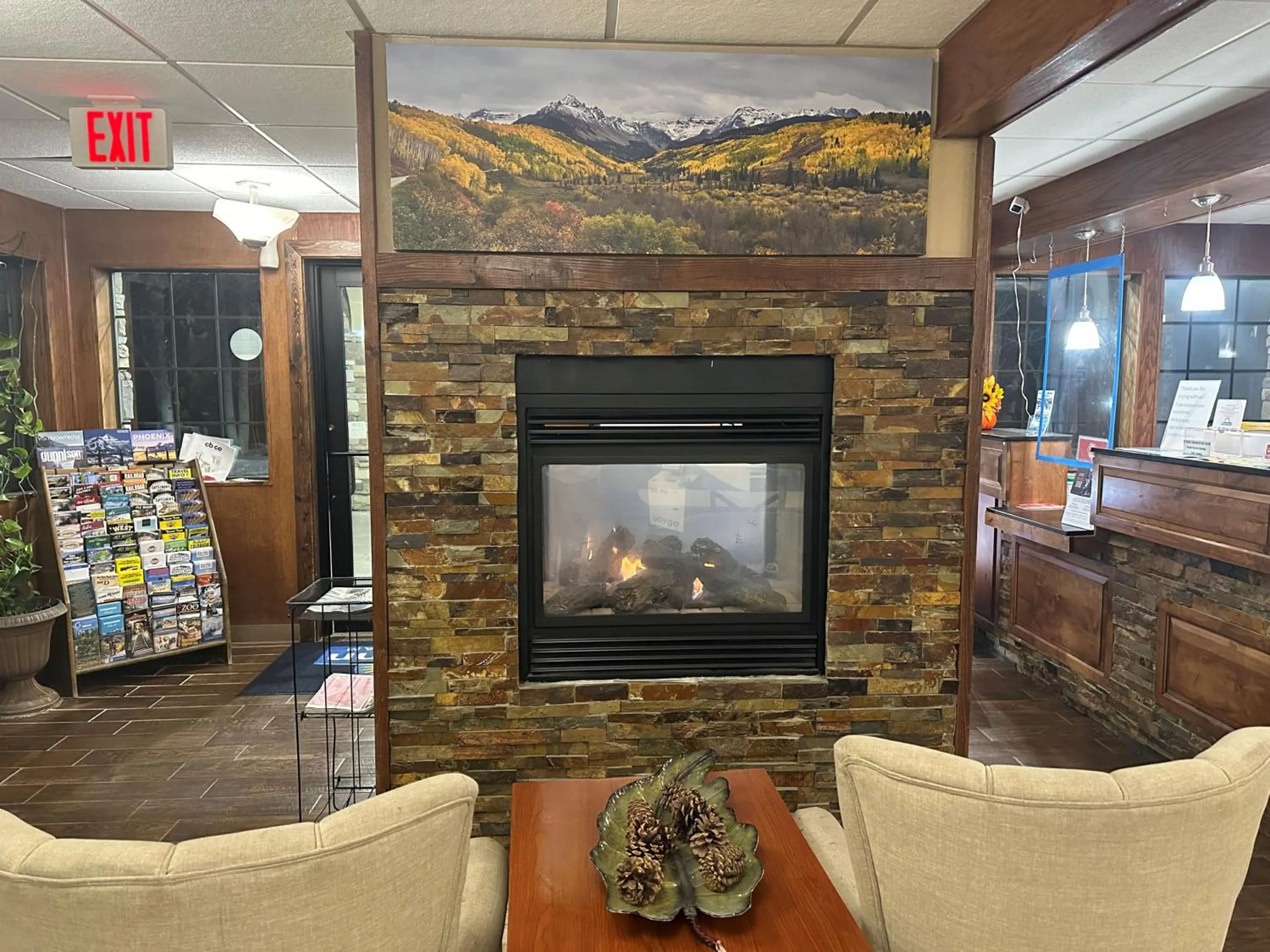 Seating area in Days Inn & Suites by Wyndham Gunnison