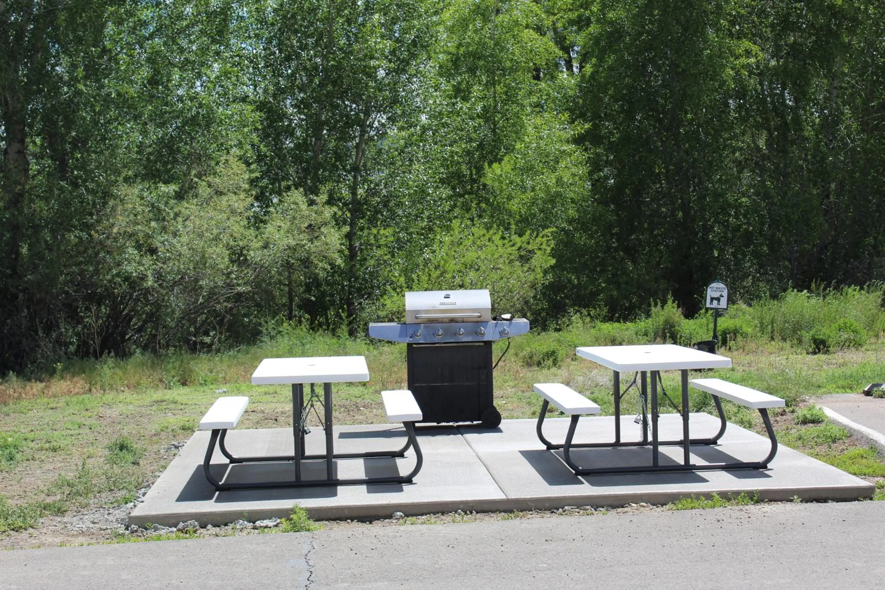 BBQ facilities in Days Inn & Suites by Wyndham Gunnison