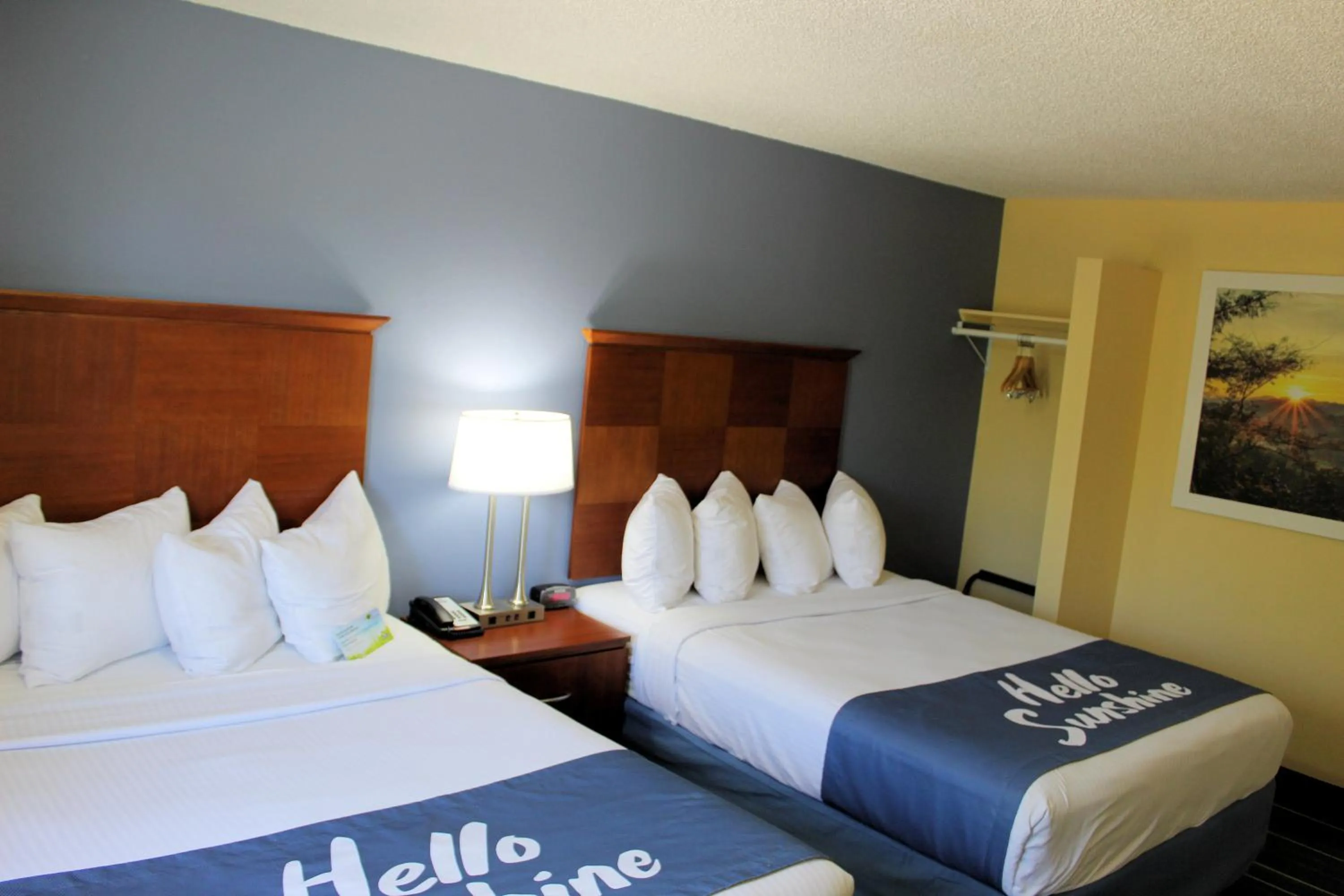 Bed in Days Inn & Suites by Wyndham Gunnison