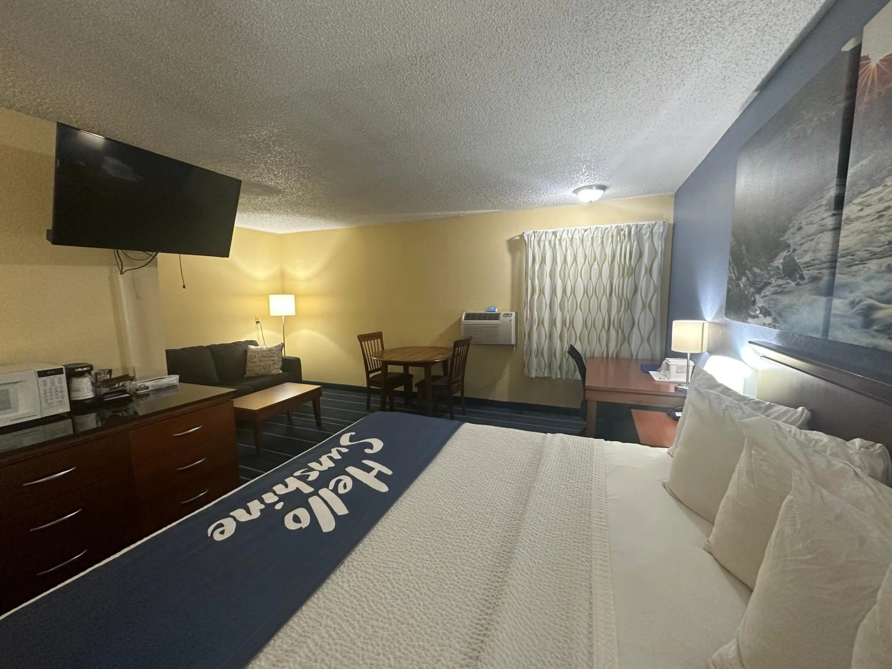 Bedroom, Bed in Days Inn & Suites by Wyndham Gunnison
