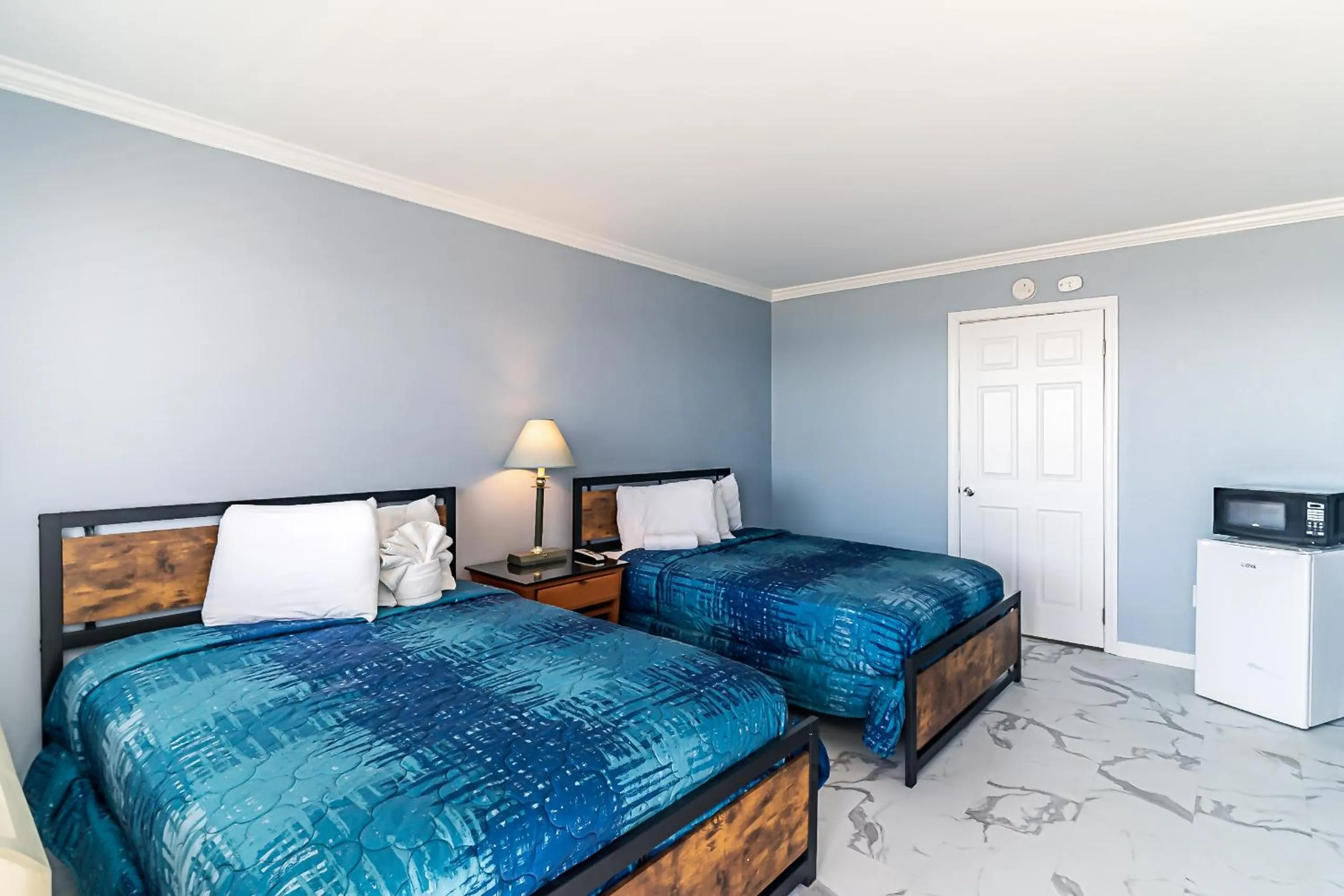 Bed in Boardwalk Hotel Charlee & Apartments Beach Hotel Oceanfront