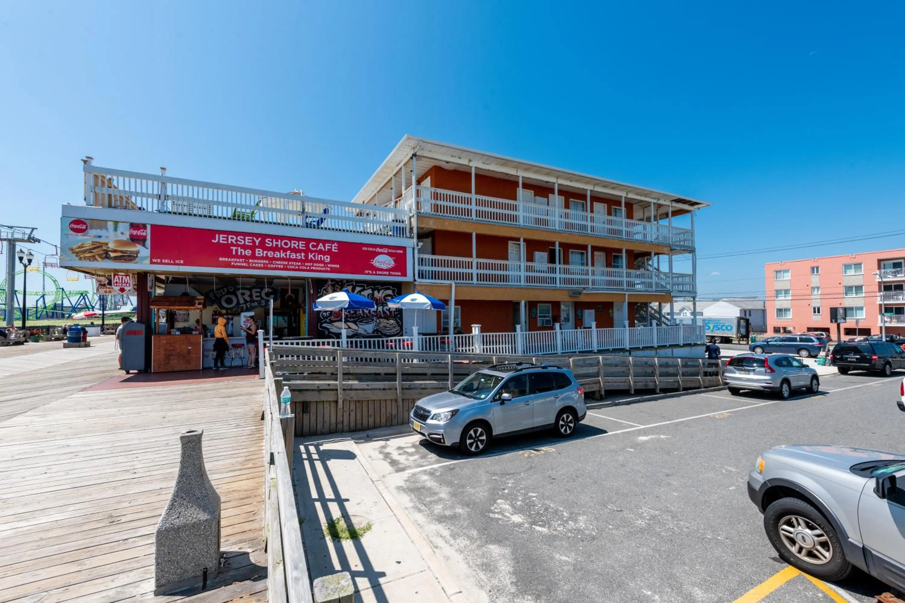 Property building in Boardwalk Hotel Charlee & Apartments Beach Hotel Oceanfront