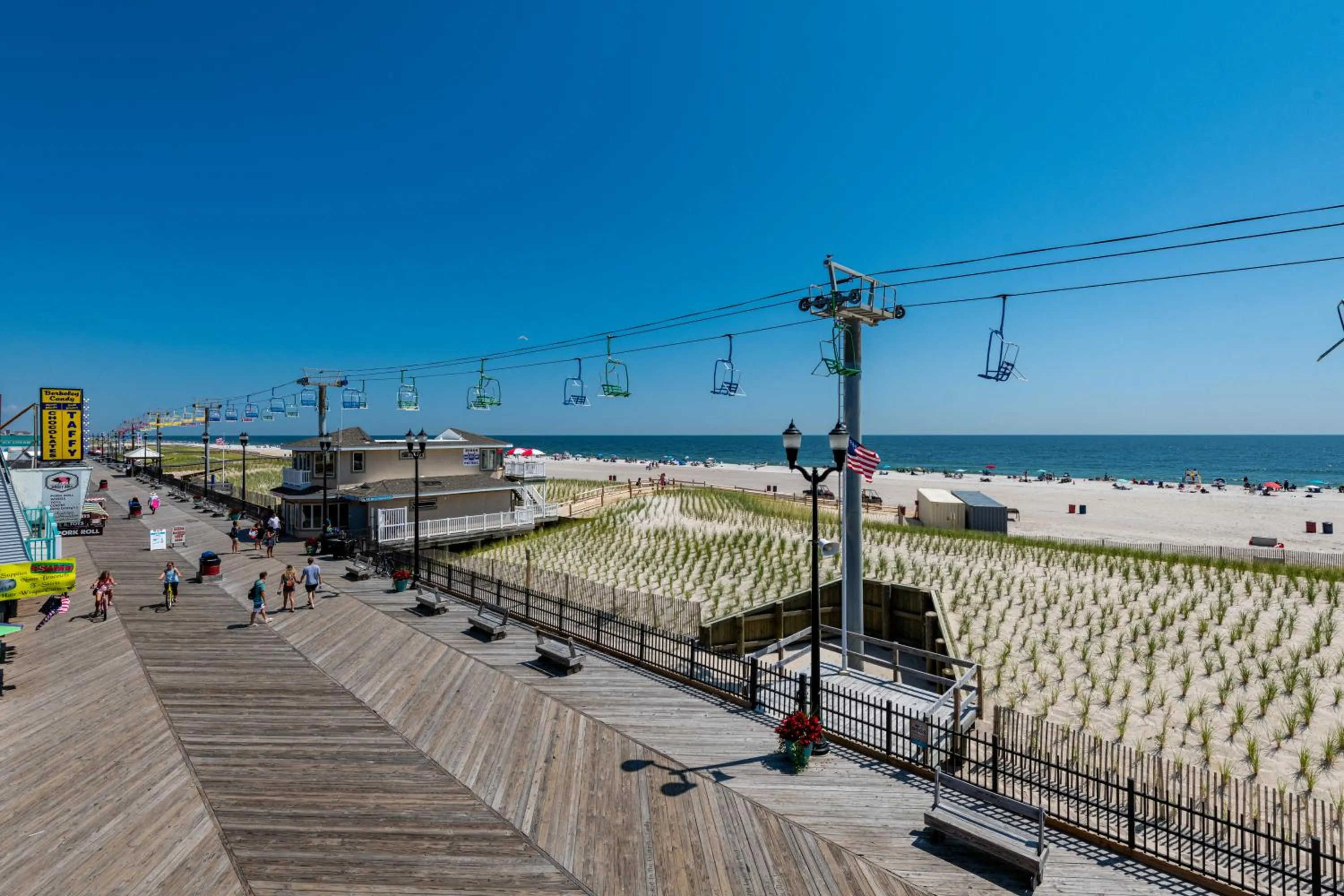 Nearby landmark in Boardwalk Hotel Charlee & Apartments Beach Hotel Oceanfront