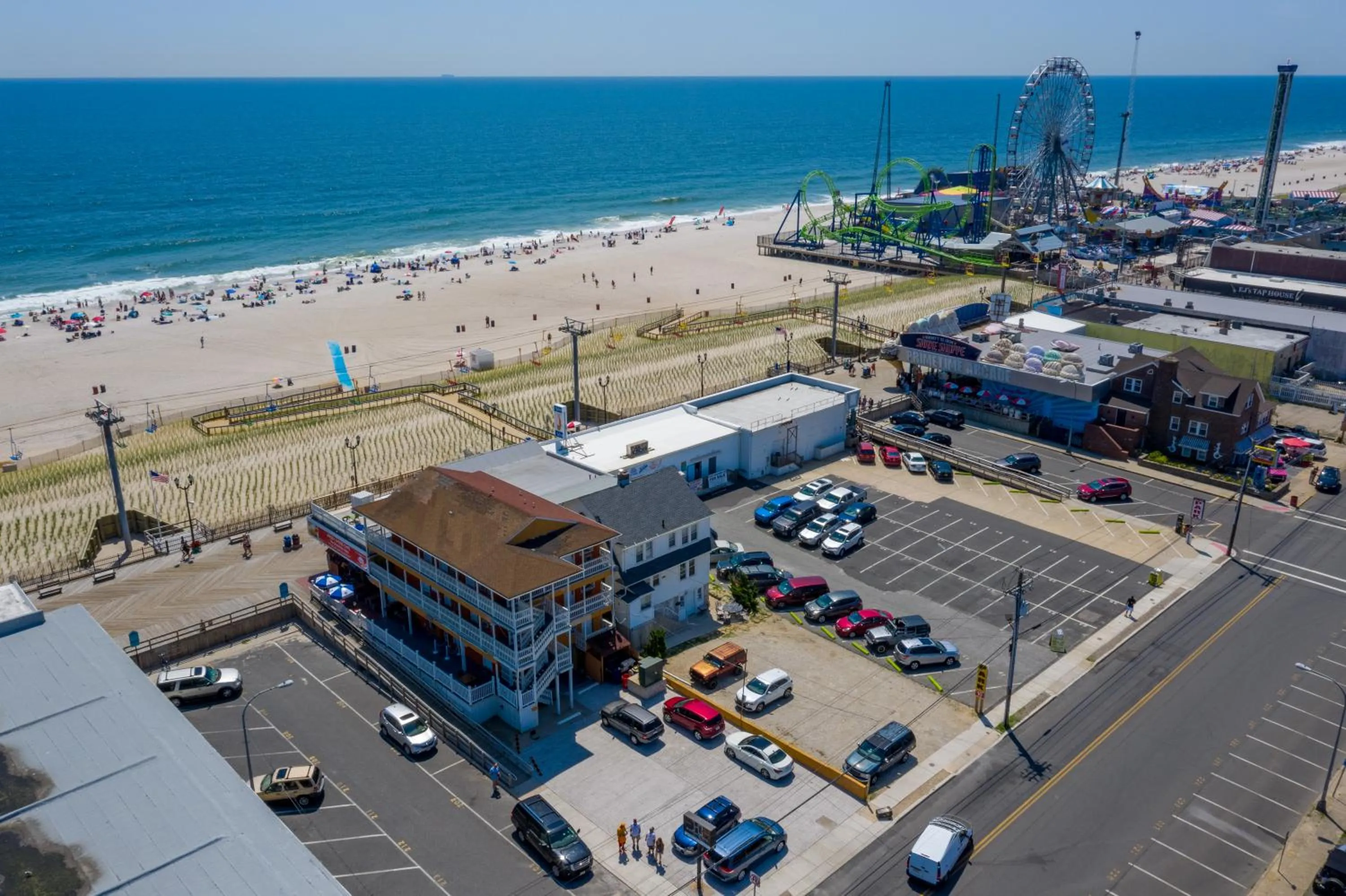 Nearby landmark in Boardwalk Hotel Charlee & Apartments Beach Hotel Oceanfront