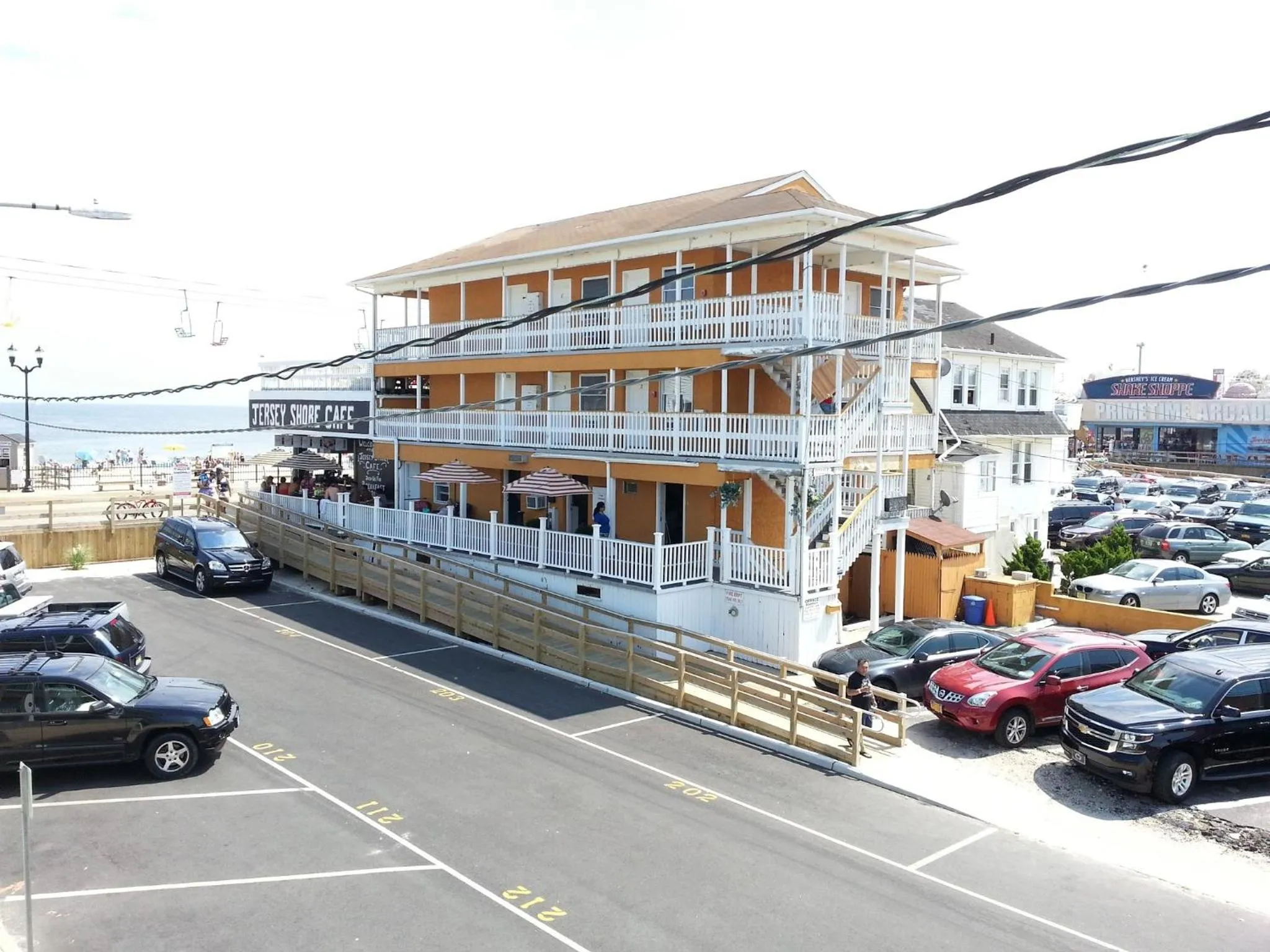 Facade/entrance in Boardwalk Hotel Charlee & Apartments Beach Hotel Oceanfront