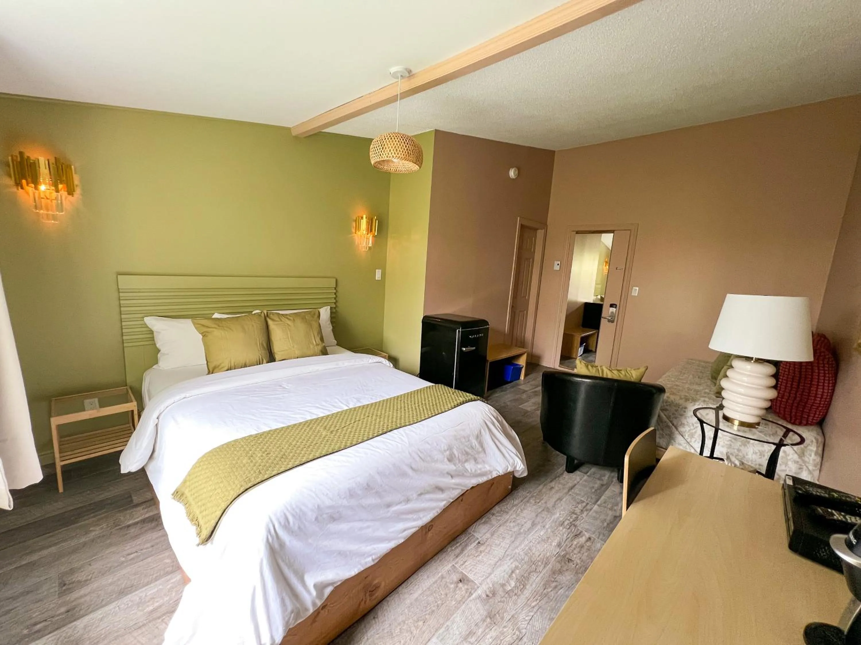 Bed in Auberge la Rosepierre bistro Henri