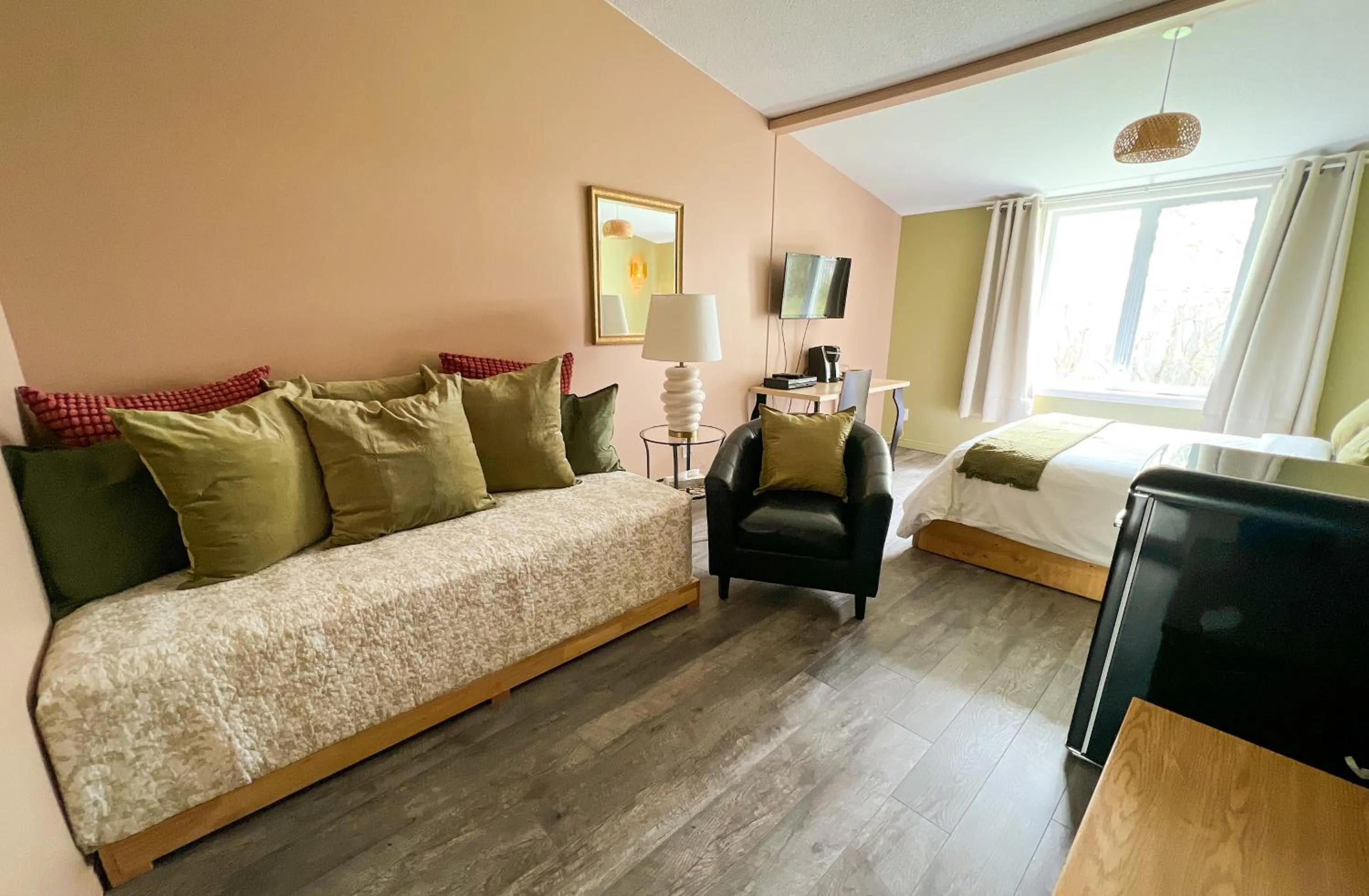 Bed in Auberge la Rosepierre bistro Henri