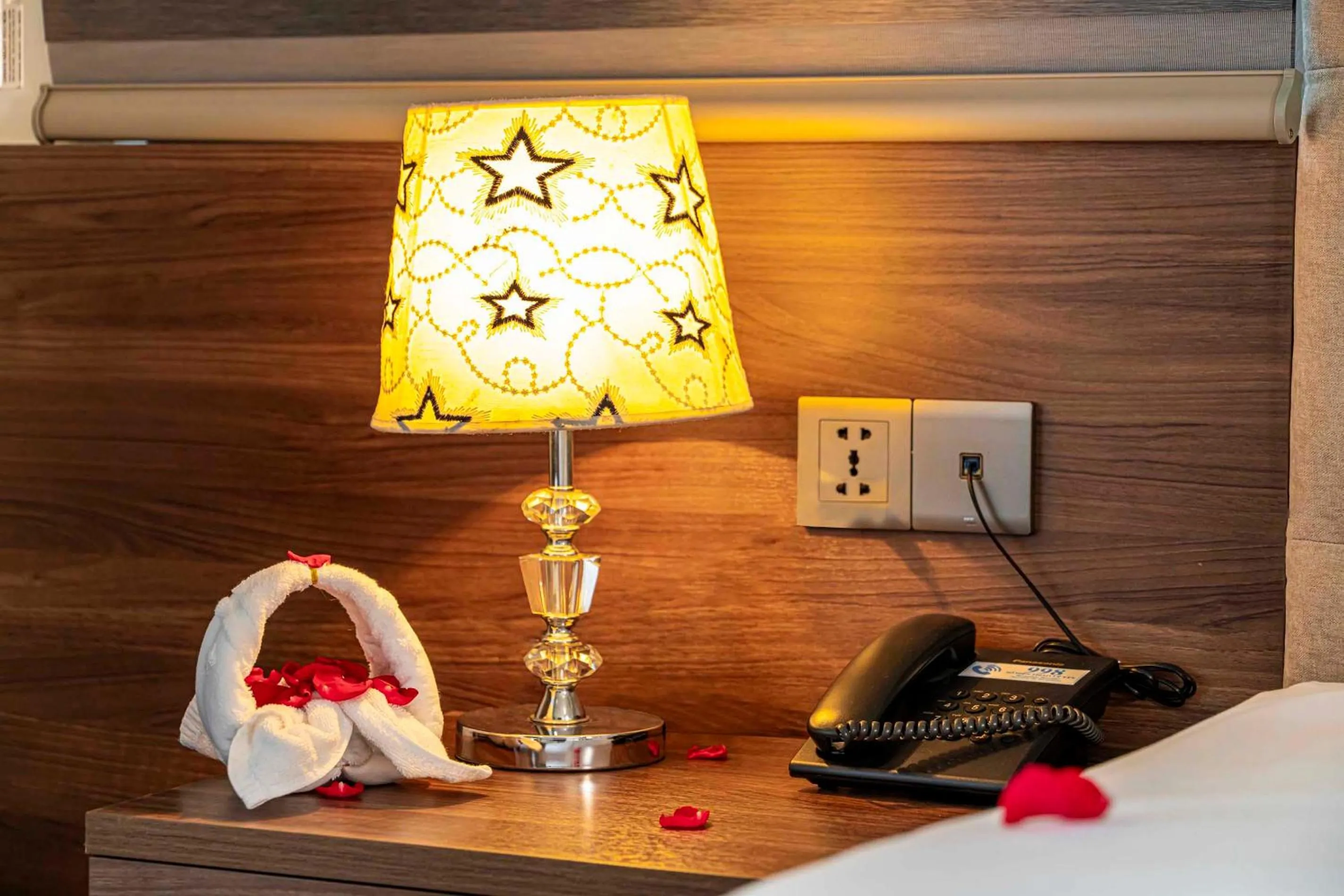 Bed in Hoang Son Peace Hotel