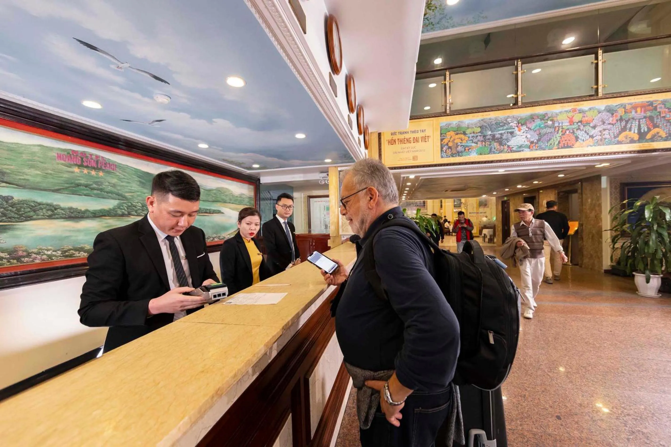 concierge in Hoang Son Peace Hotel