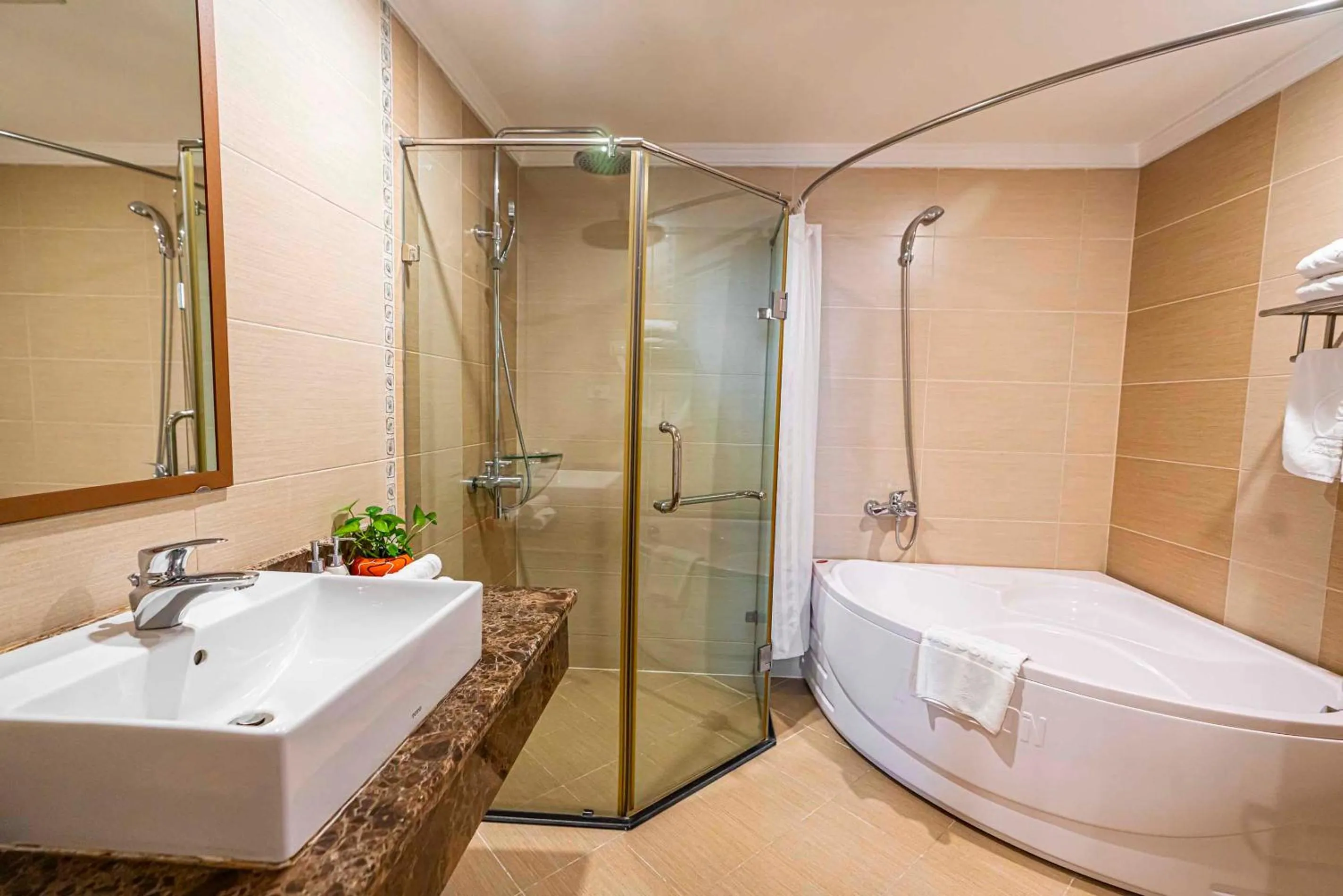 Shower in Hoang Son Peace Hotel