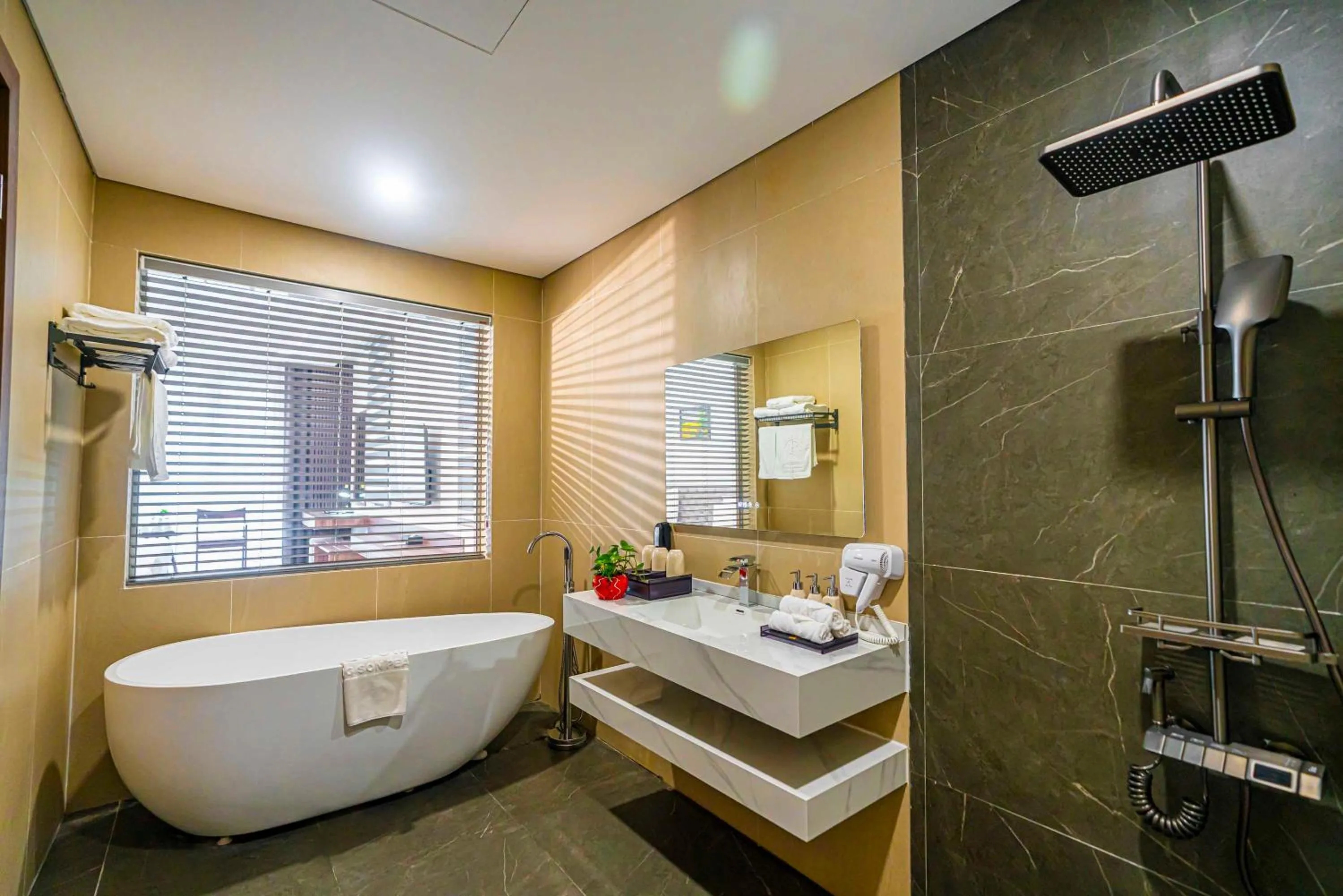 Bath in Hoang Son Peace Hotel